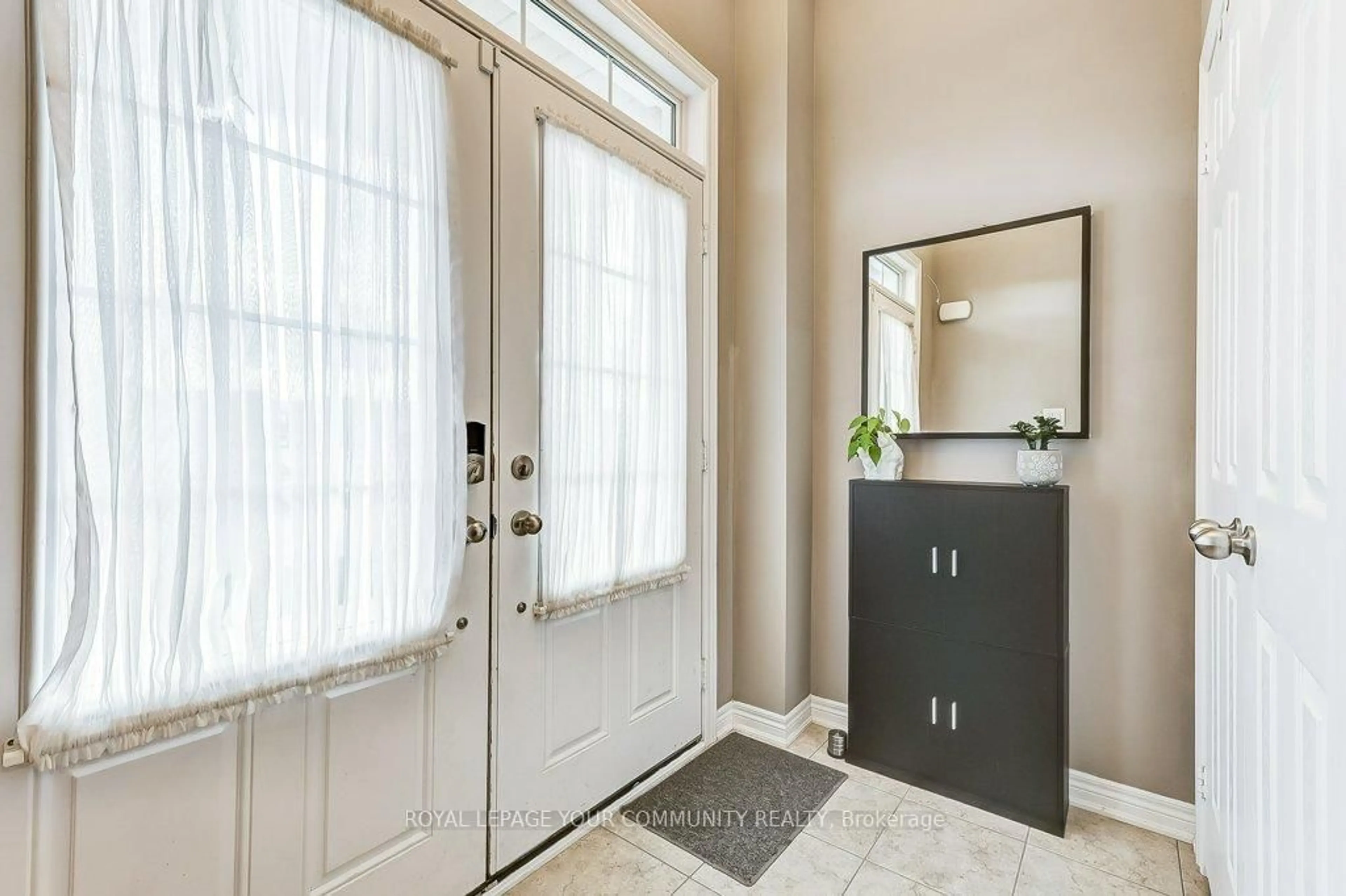 Indoor entryway for 137 Fimco Cres, Markham Ontario L6E 0R4