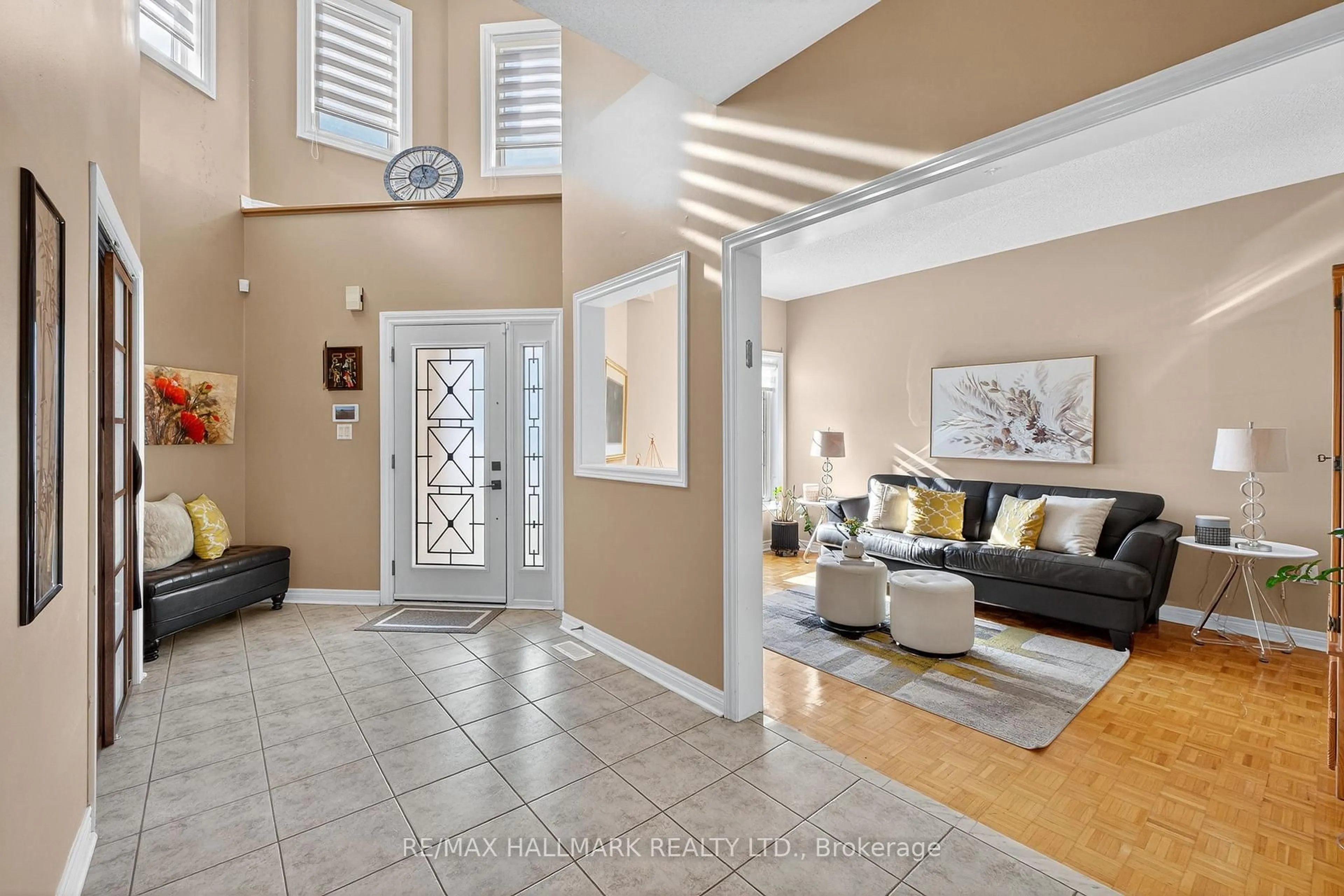 Indoor entryway for 50 Coalbrook Crt, Vaughan Ontario L4L 9B7