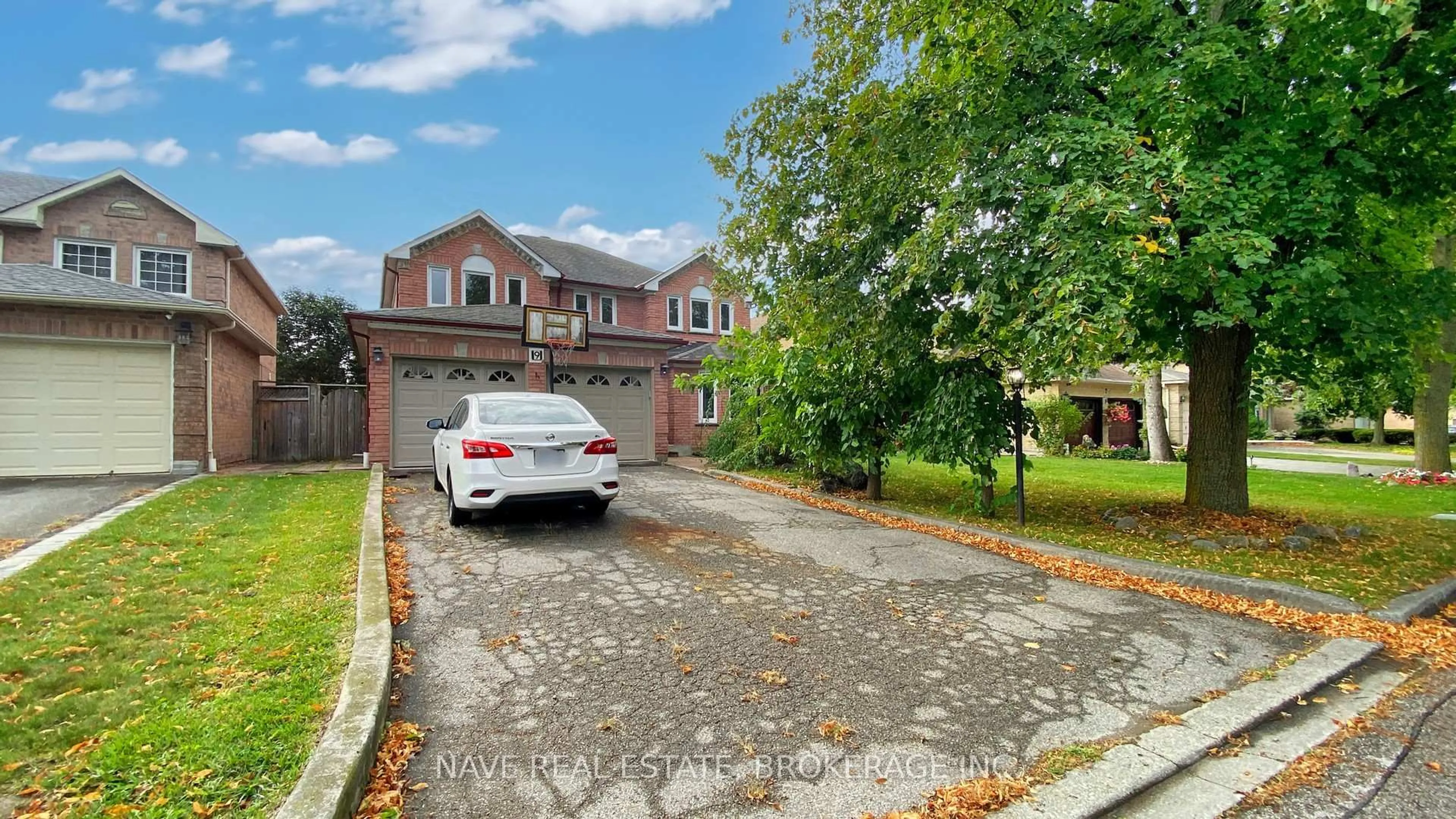 A pic from outside/outdoor area/front of a property/back of a property/a pic from drone, street for 9 Tollbar Crt, Richmond Hill Ontario L4C 9J4