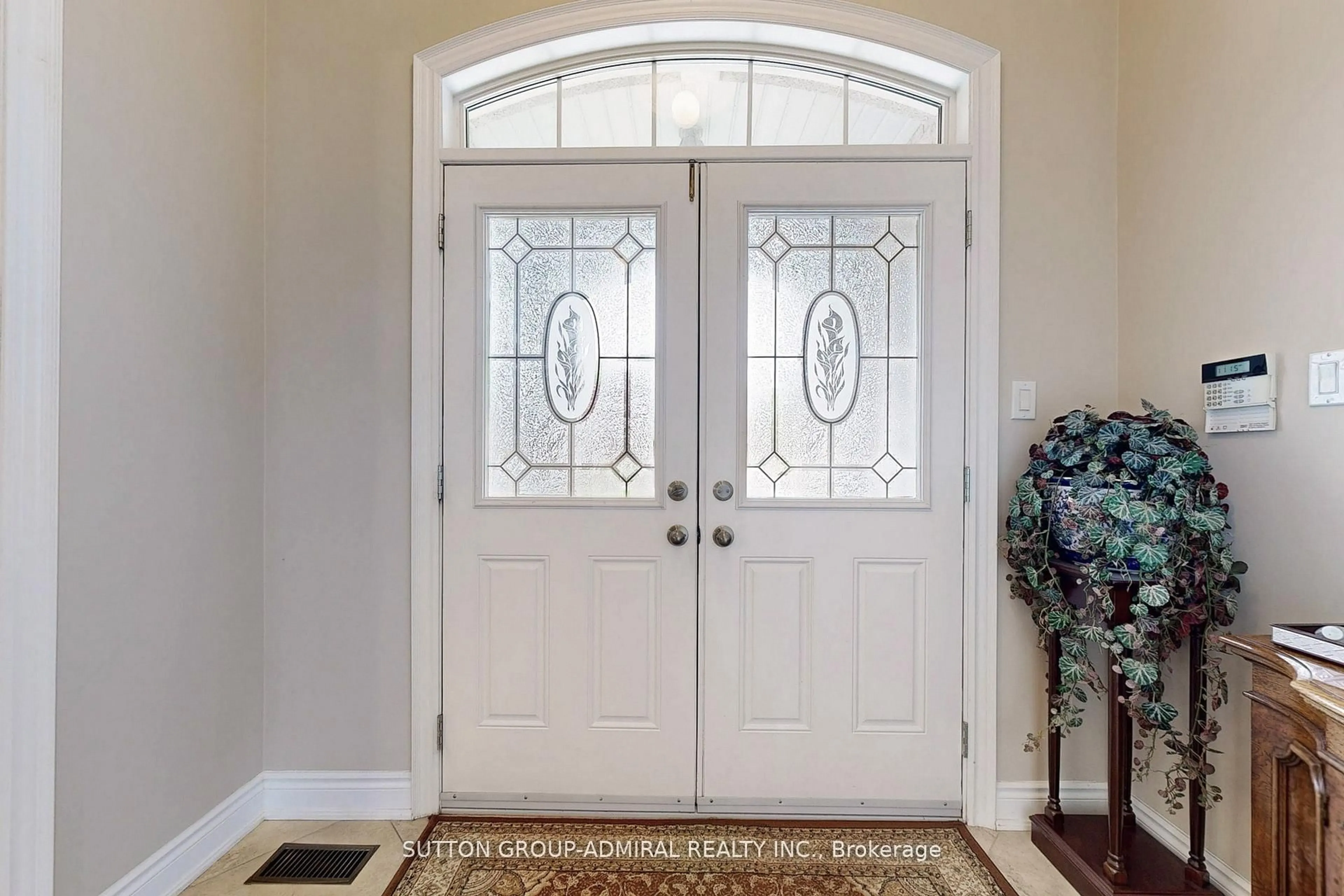 Indoor entryway for 25 Little Natalie Crt, Vaughan Ontario L6A 0J2