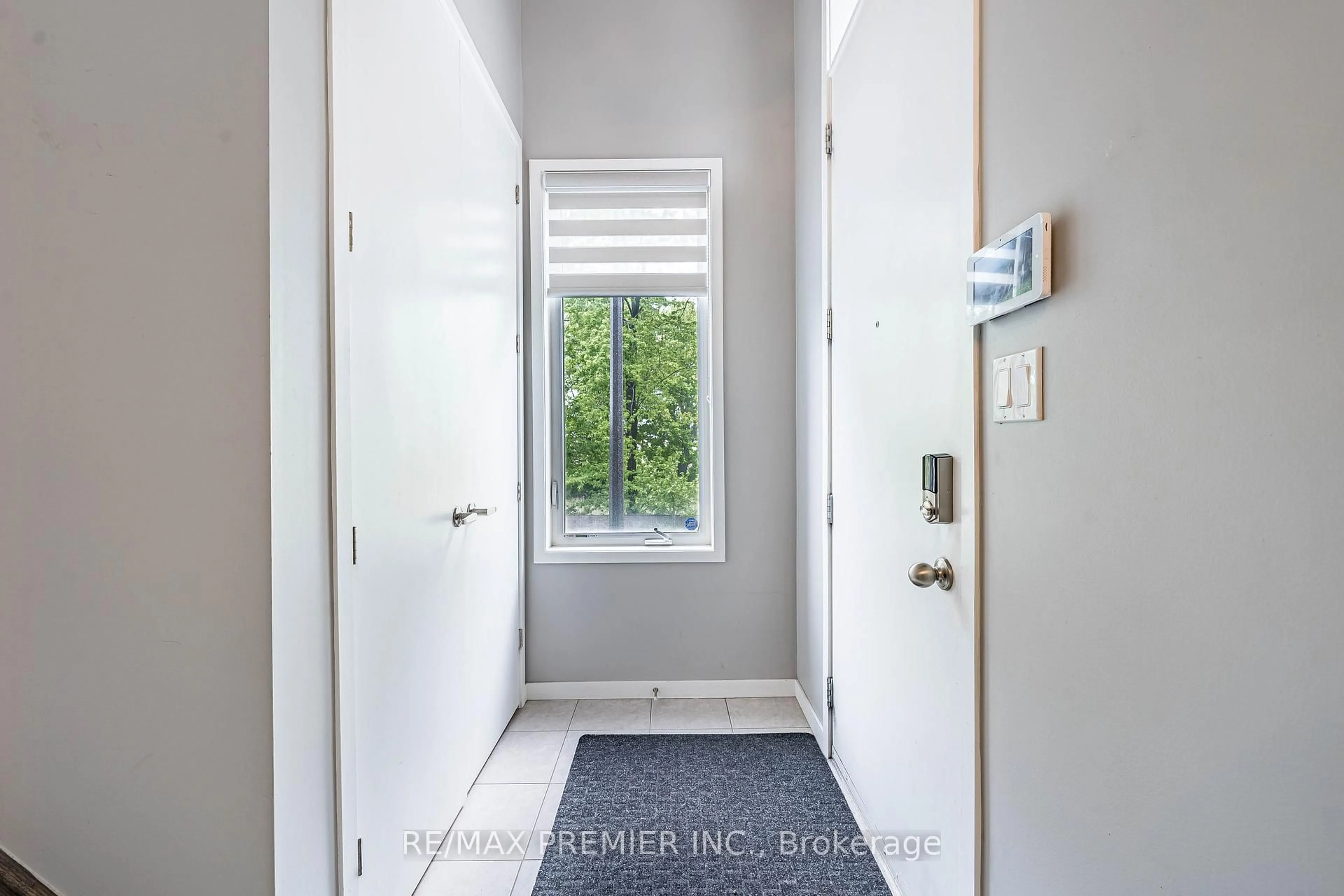 Indoor entryway for 77 Sydney Circ, Vaughan Ontario L4H 4R2