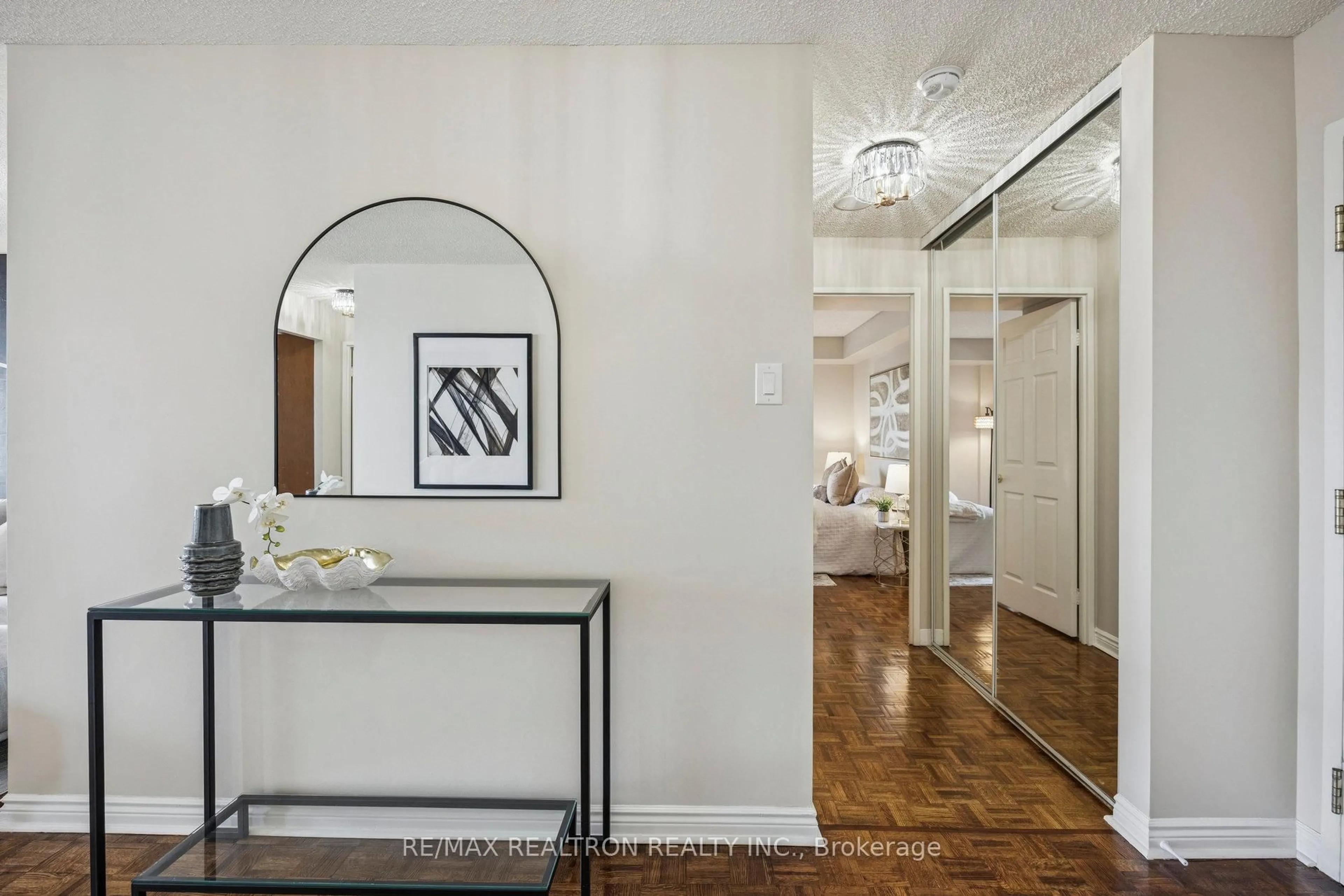 Indoor entryway for 7300 Yonge St #801, Vaughan Ontario L4J 7Y5