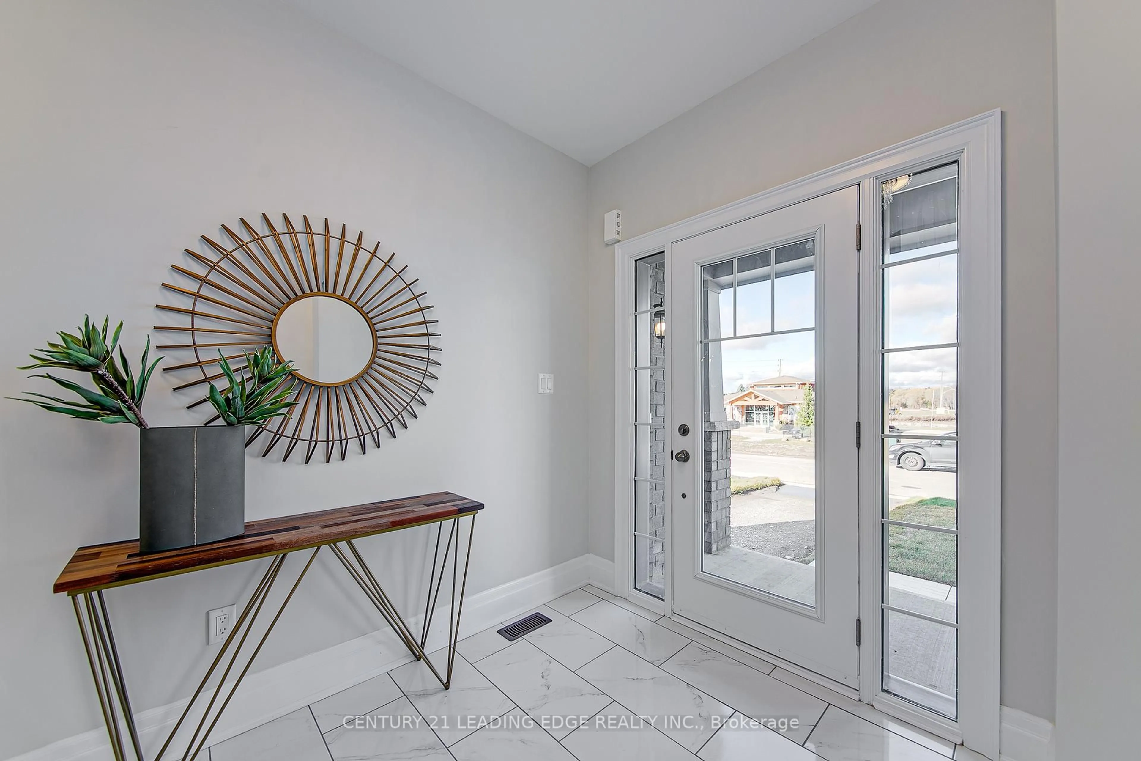 Indoor entryway for 108 LORNE THOMAS Pl, New Tecumseth Ontario L0L 1L0