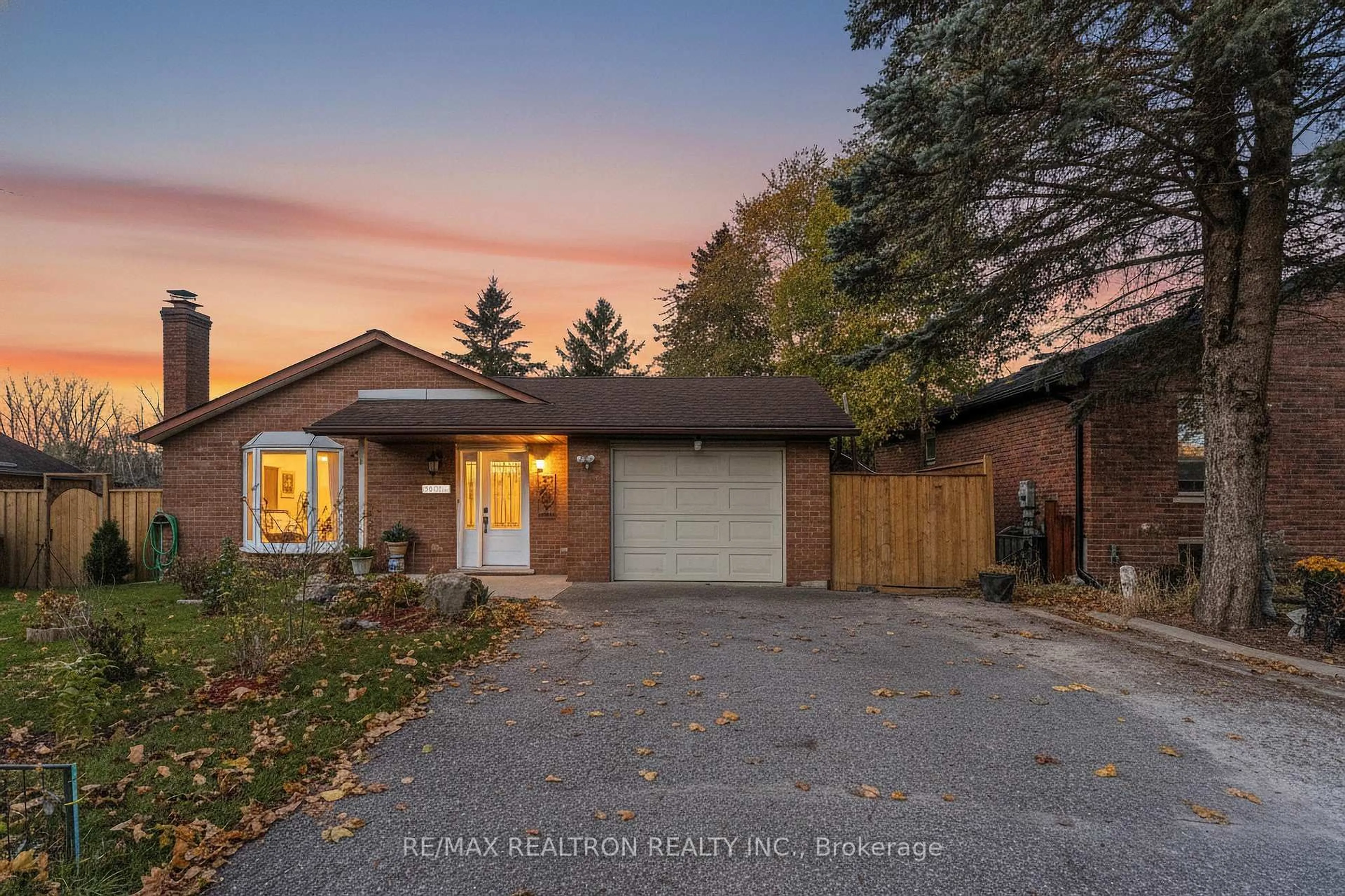 Home with brick exterior material, street for 150 Olive St, East Gwillimbury Ontario L9N 1M2