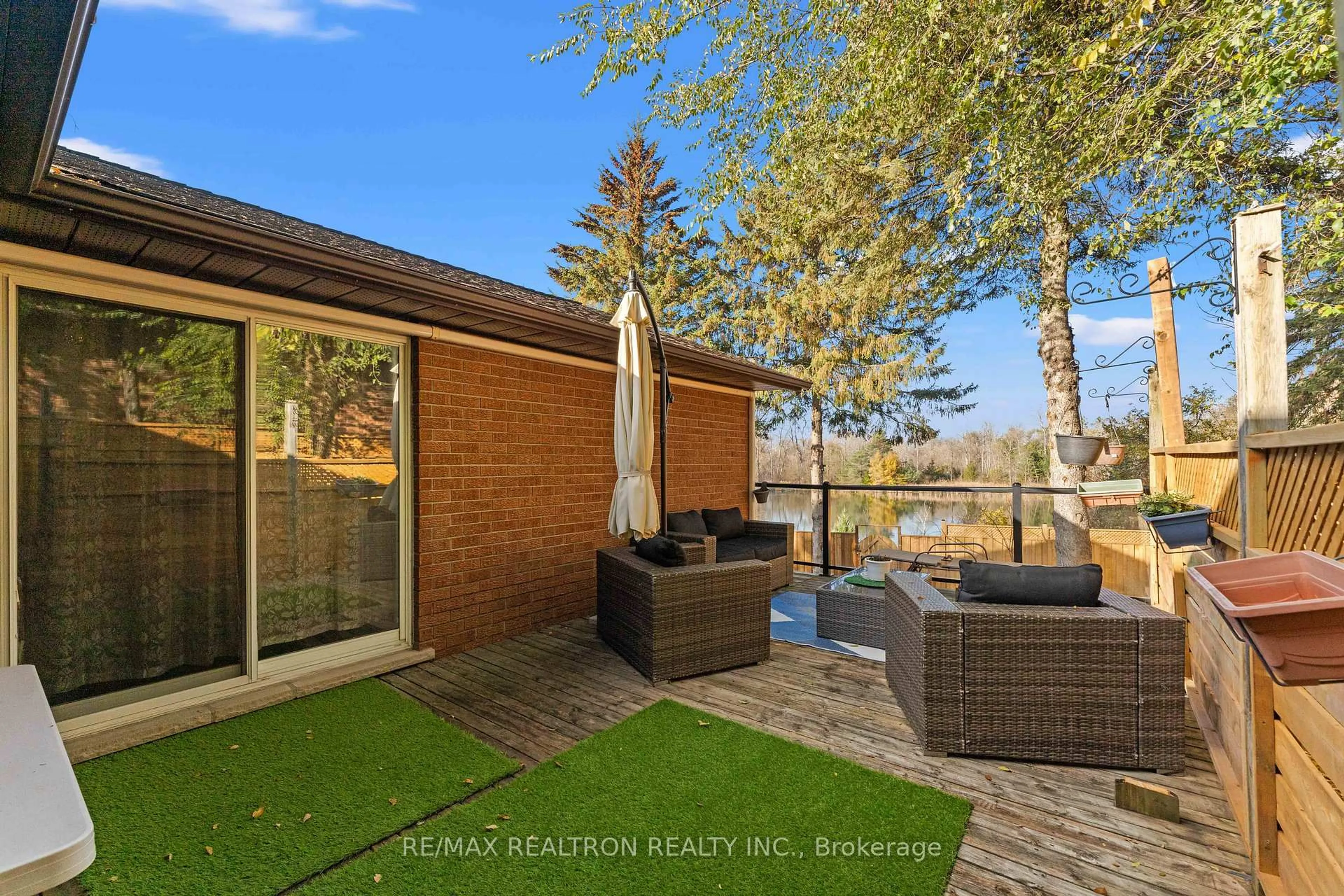 Patio, water/lake/river/ocean view for 150 Olive St, East Gwillimbury Ontario L9N 1M2