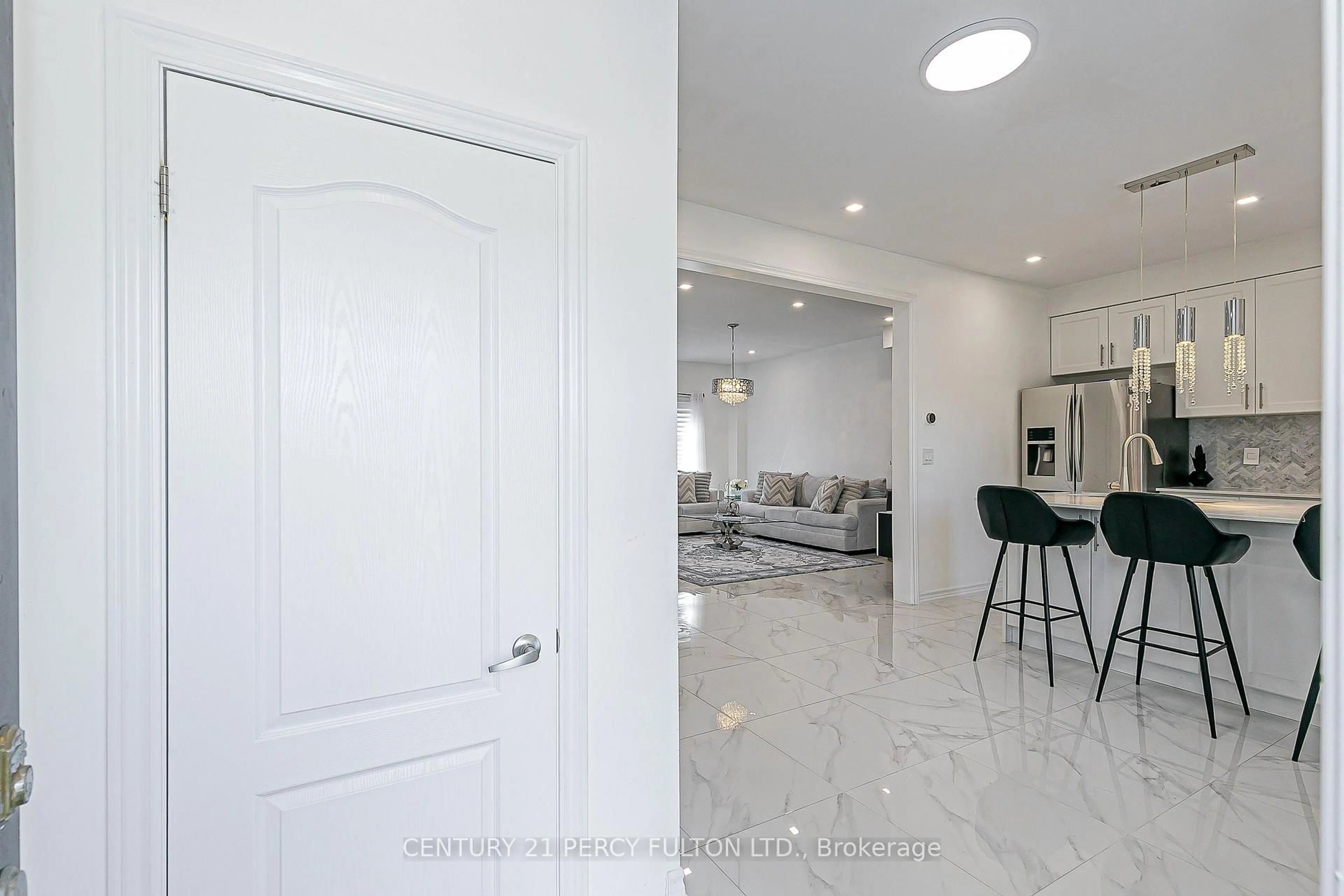 Indoor entryway for 29 Vettese Crt, Markham Ontario L6B 0V6