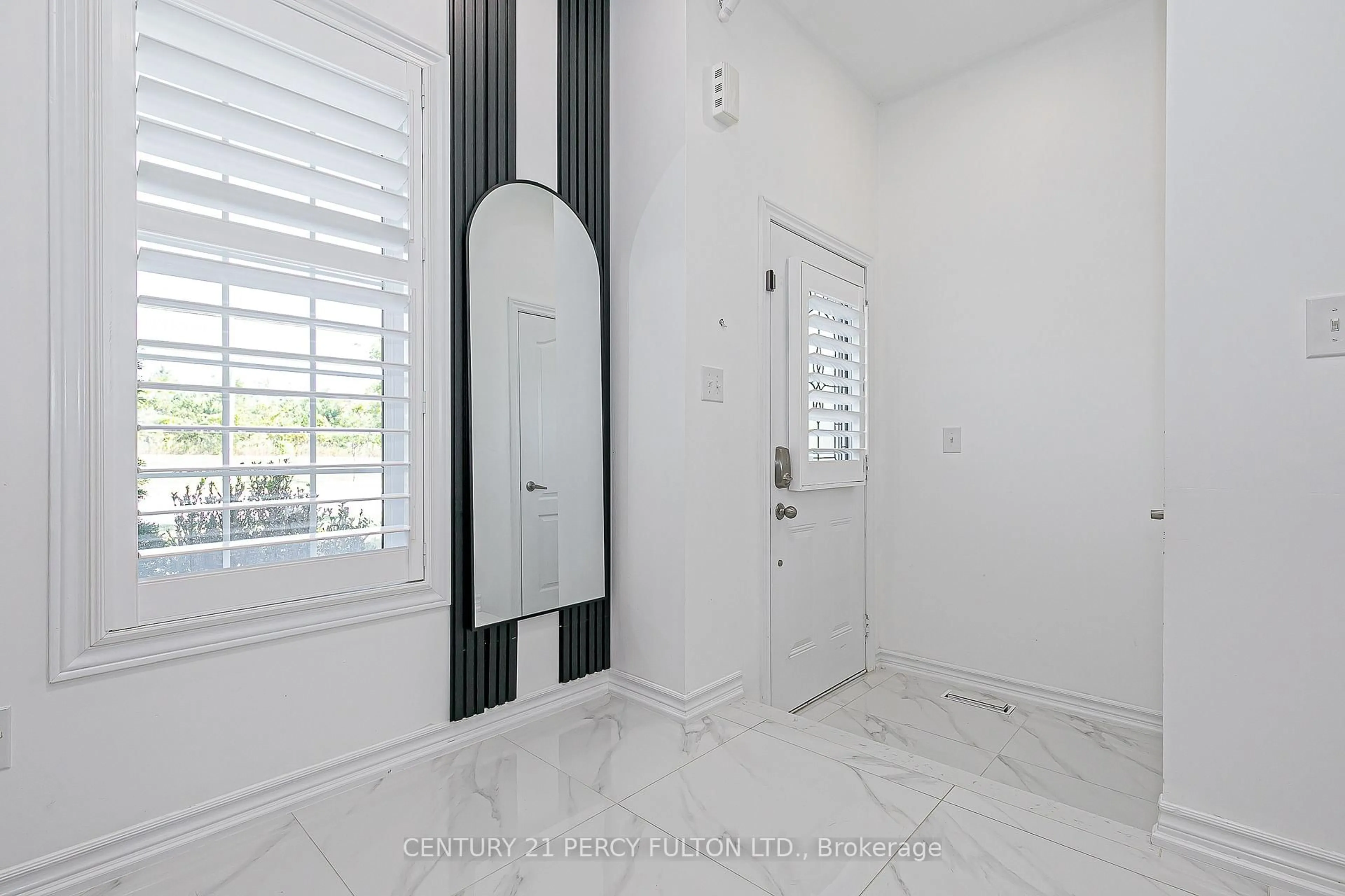 Indoor foyer for 29 Vettese Crt, Markham Ontario L6B 0V6