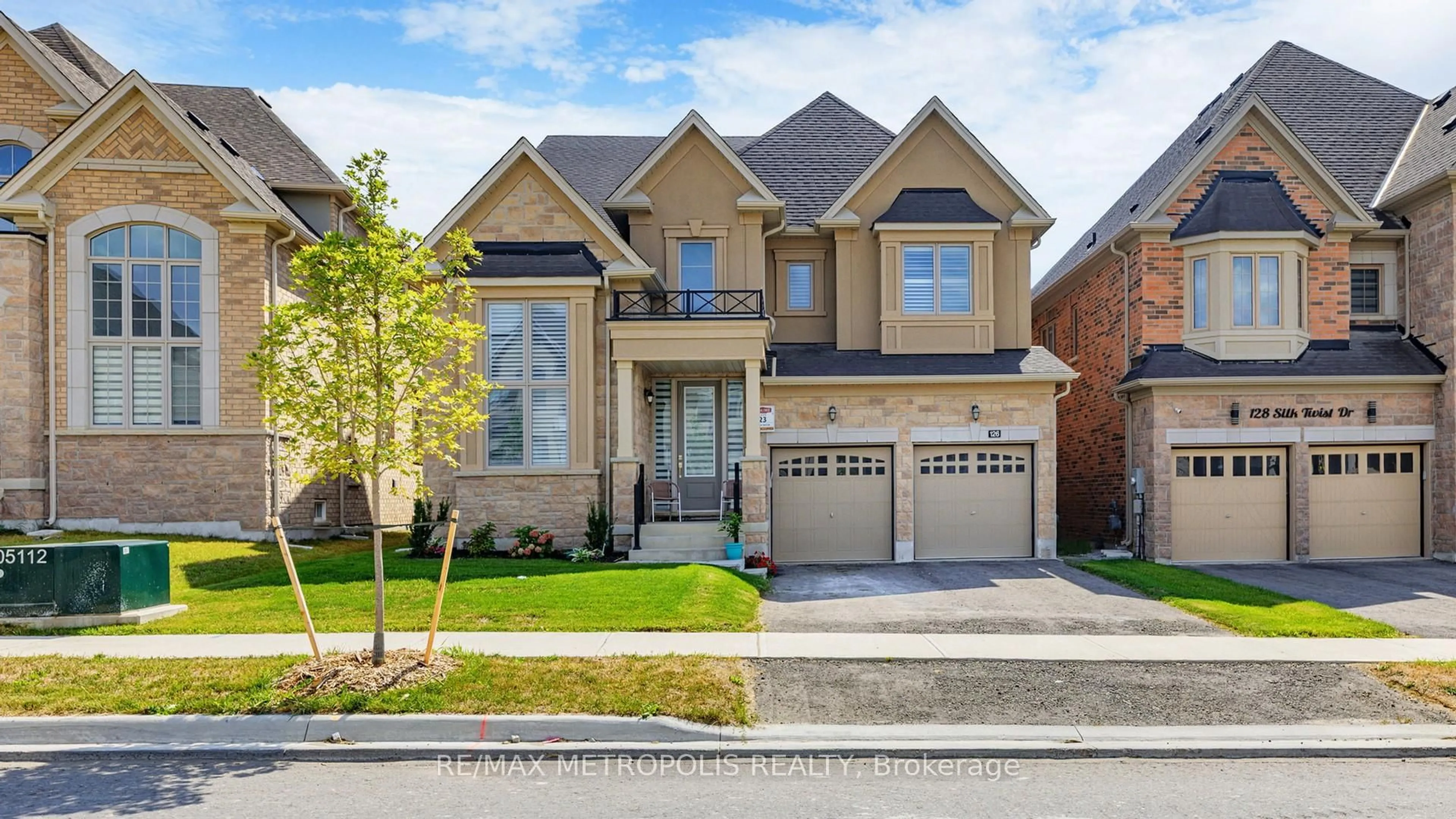 Home with brick exterior material, street for 126 Silk Twist Dr, East Gwillimbury Ontario L9N 0W1