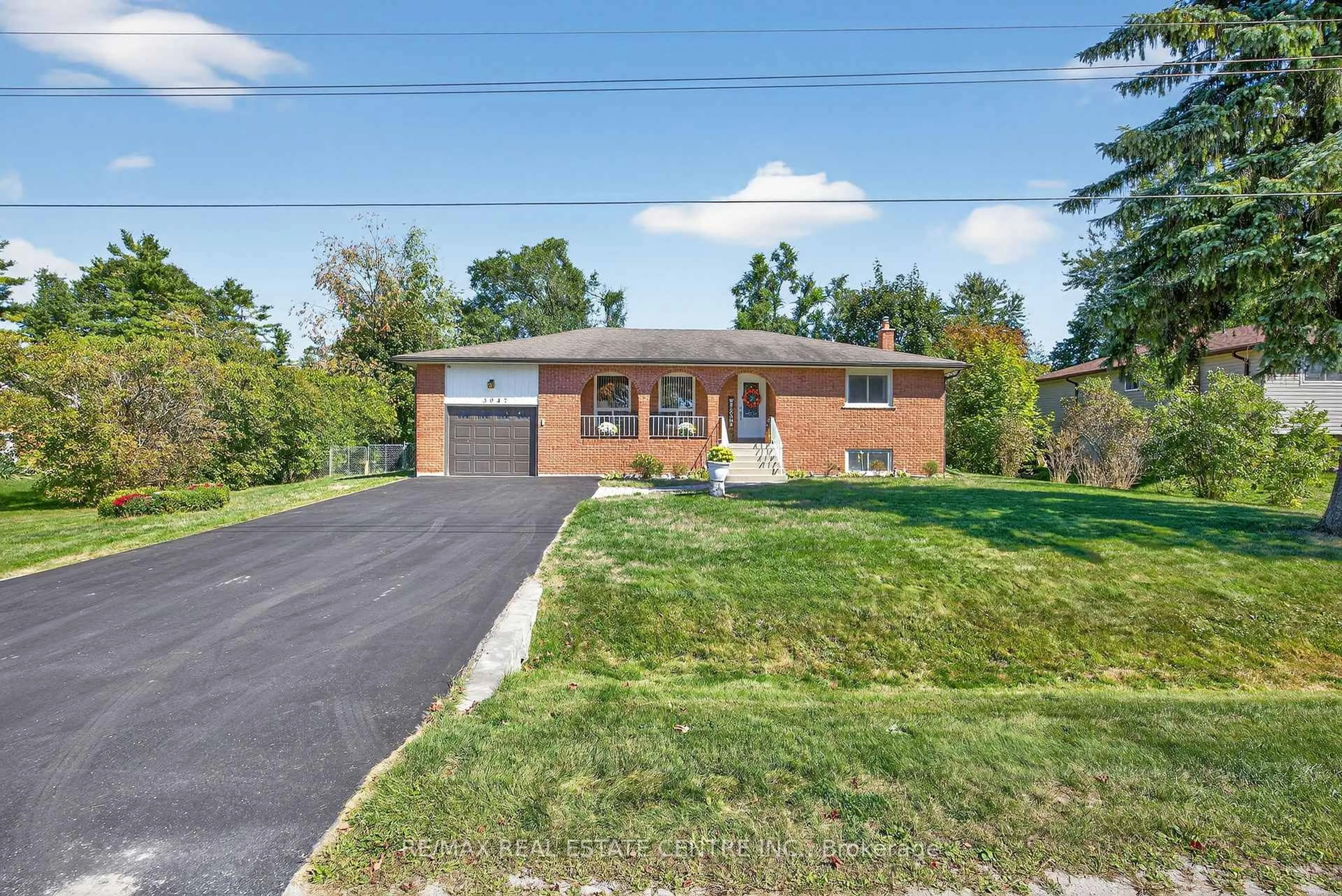 Home with brick exterior material, street for 3047 Sandy Cove Dr, Innisfil Ontario L9S 2K1