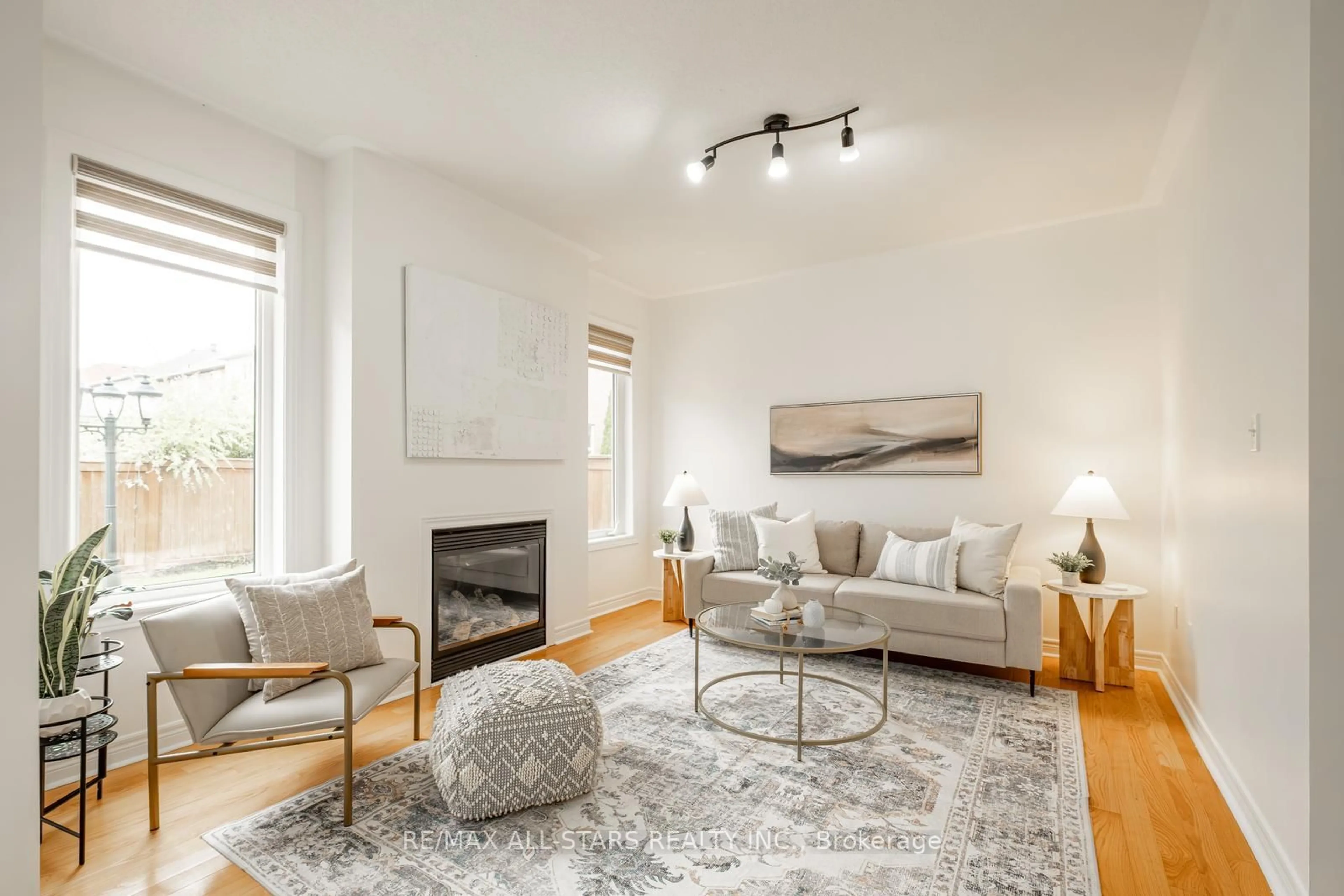 Living room with furniture, unknown for 69 Mantle Ave, Whitchurch-Stouffville Ontario L4A 0M8