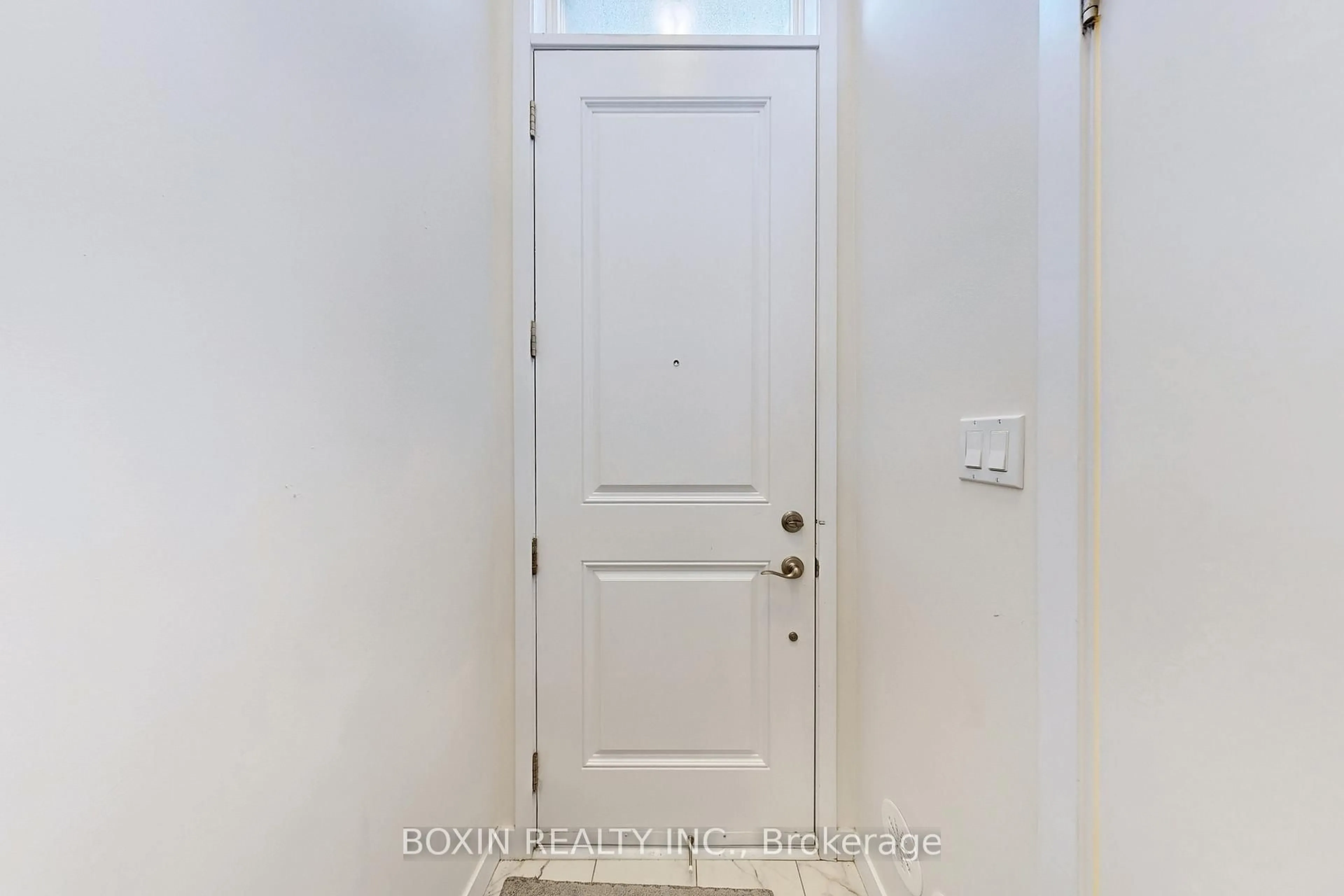 Indoor entryway for 30 Seacoasts Circ, Vaughan Ontario L6A 5B6