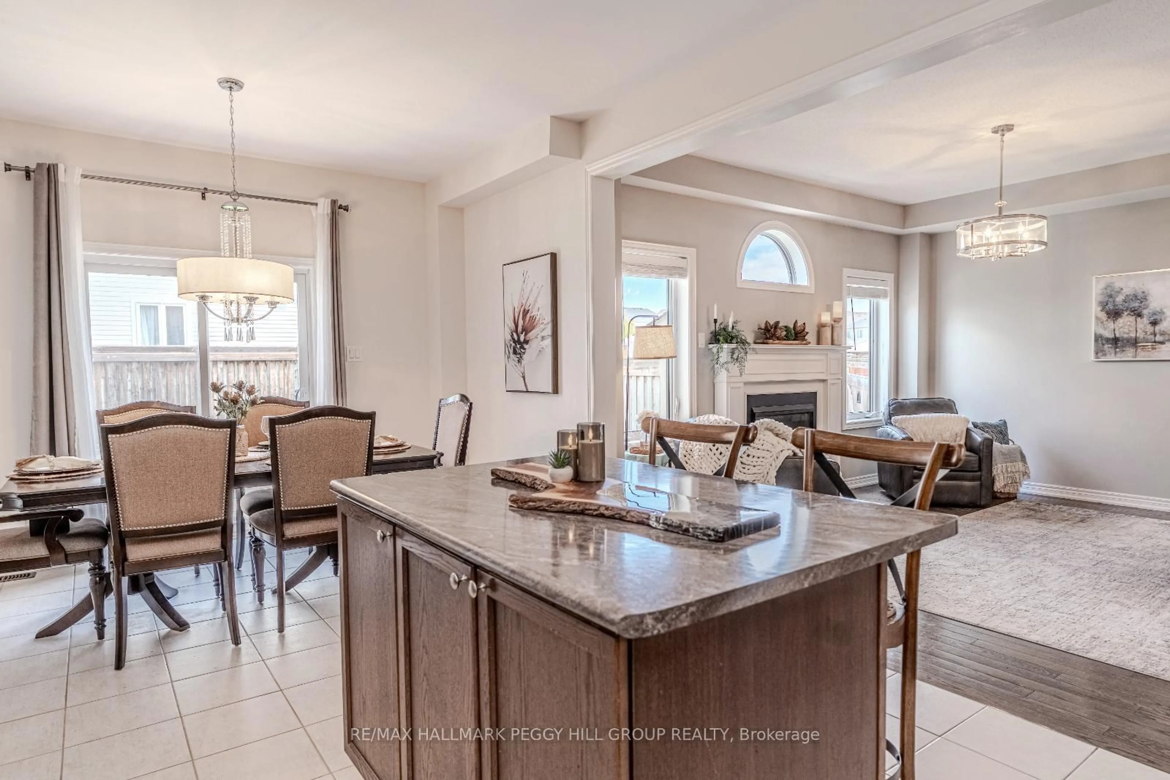 Open concept kitchen, ceramic/tile floor for 25 Mandley St, Essa Ontario L3W 0B6