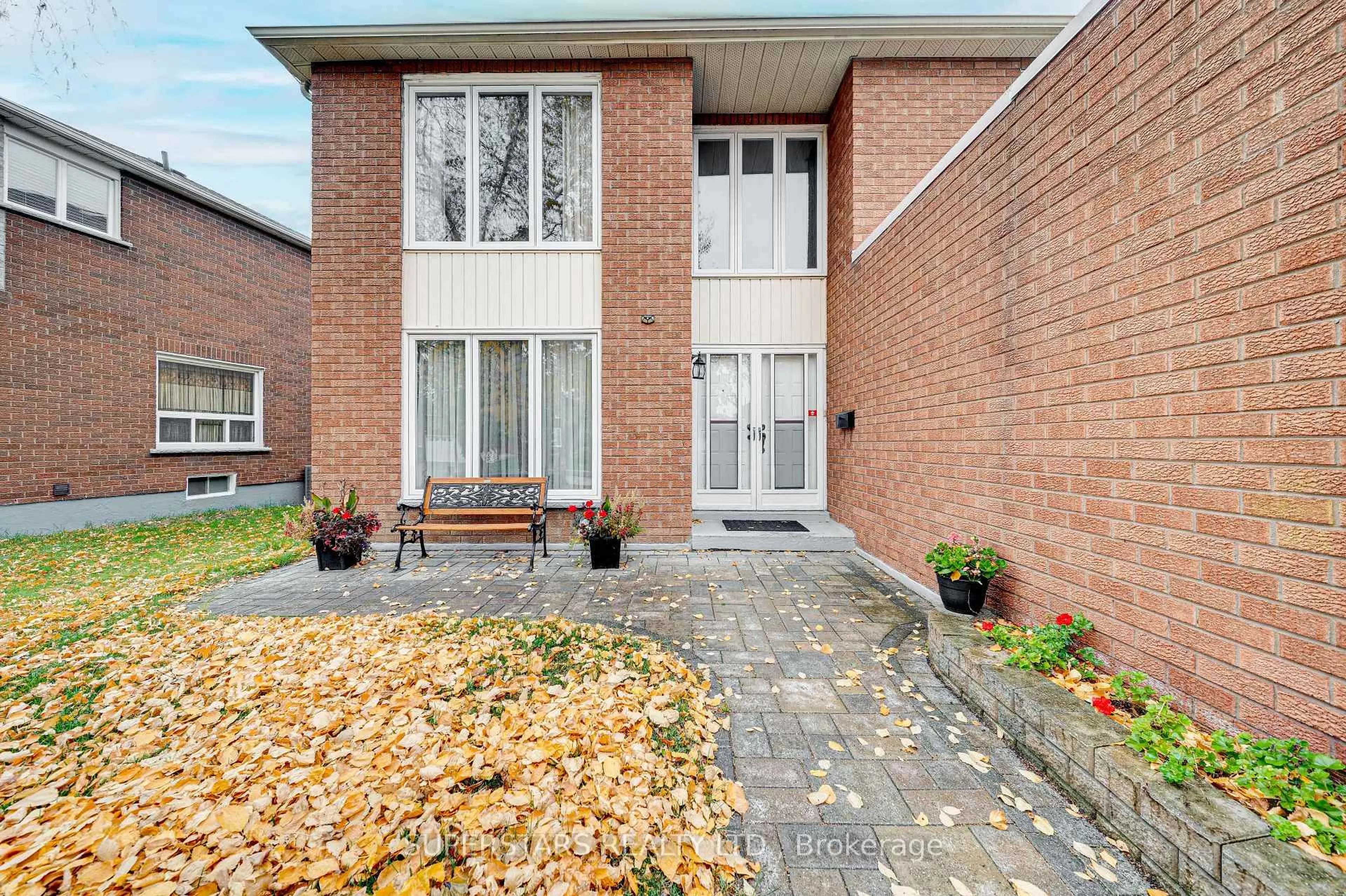 Home with brick exterior material, street for 17 Hillcroft Dr, Markham Ontario L3S 1R7