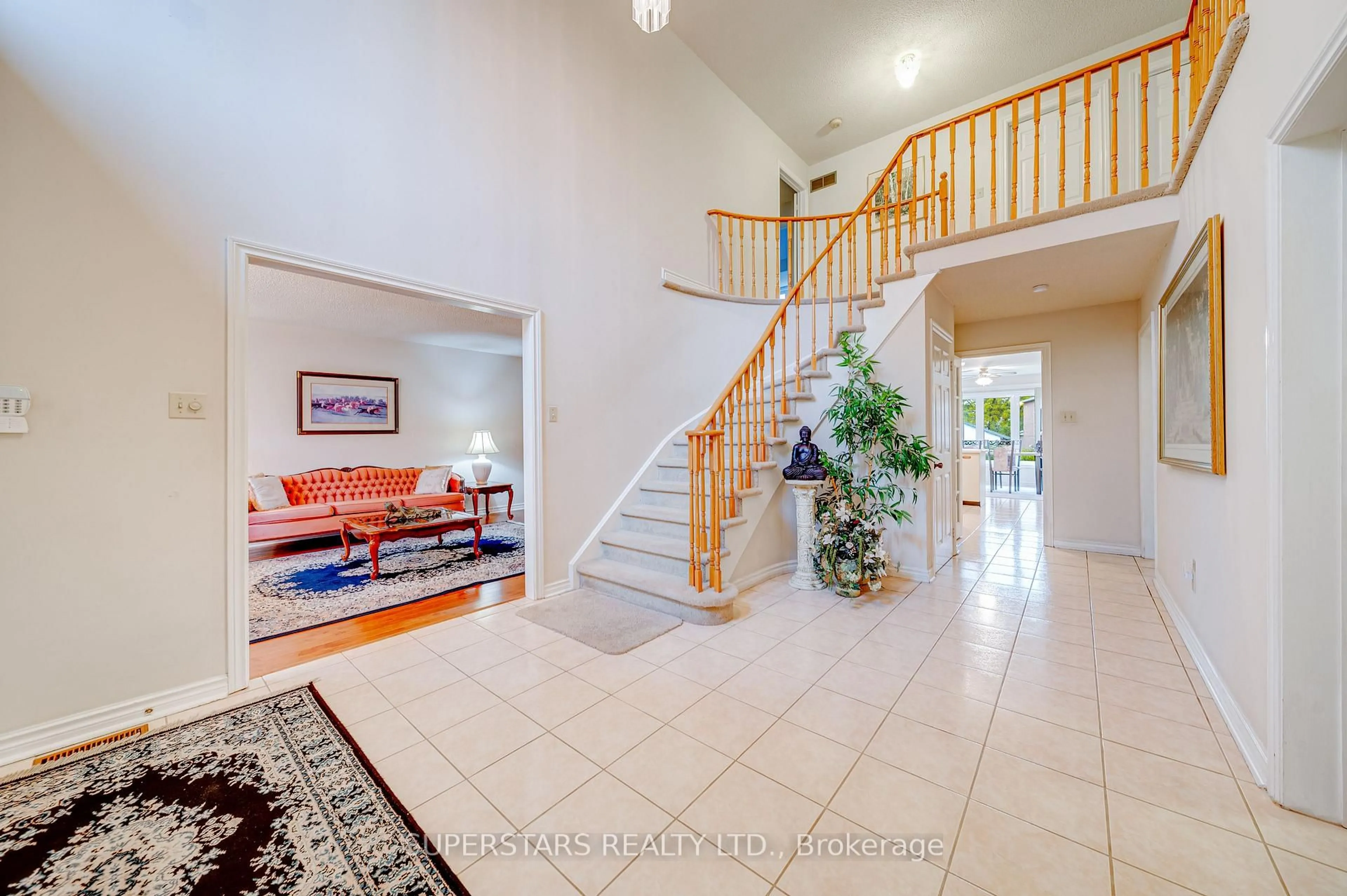 Indoor foyer for 17 Hillcroft Dr, Markham Ontario L3S 1R7