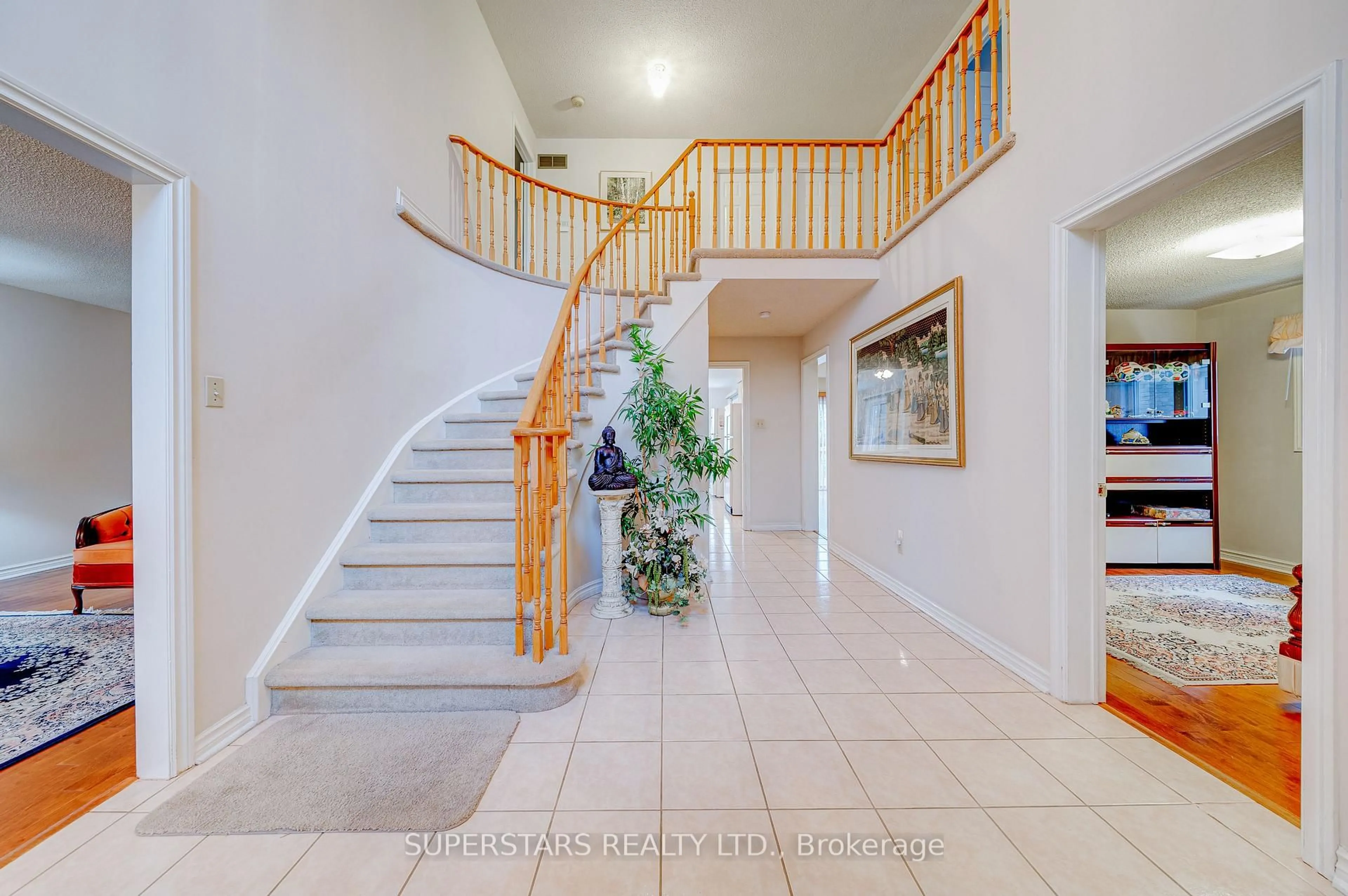 Indoor foyer for 17 Hillcroft Dr, Markham Ontario L3S 1R7