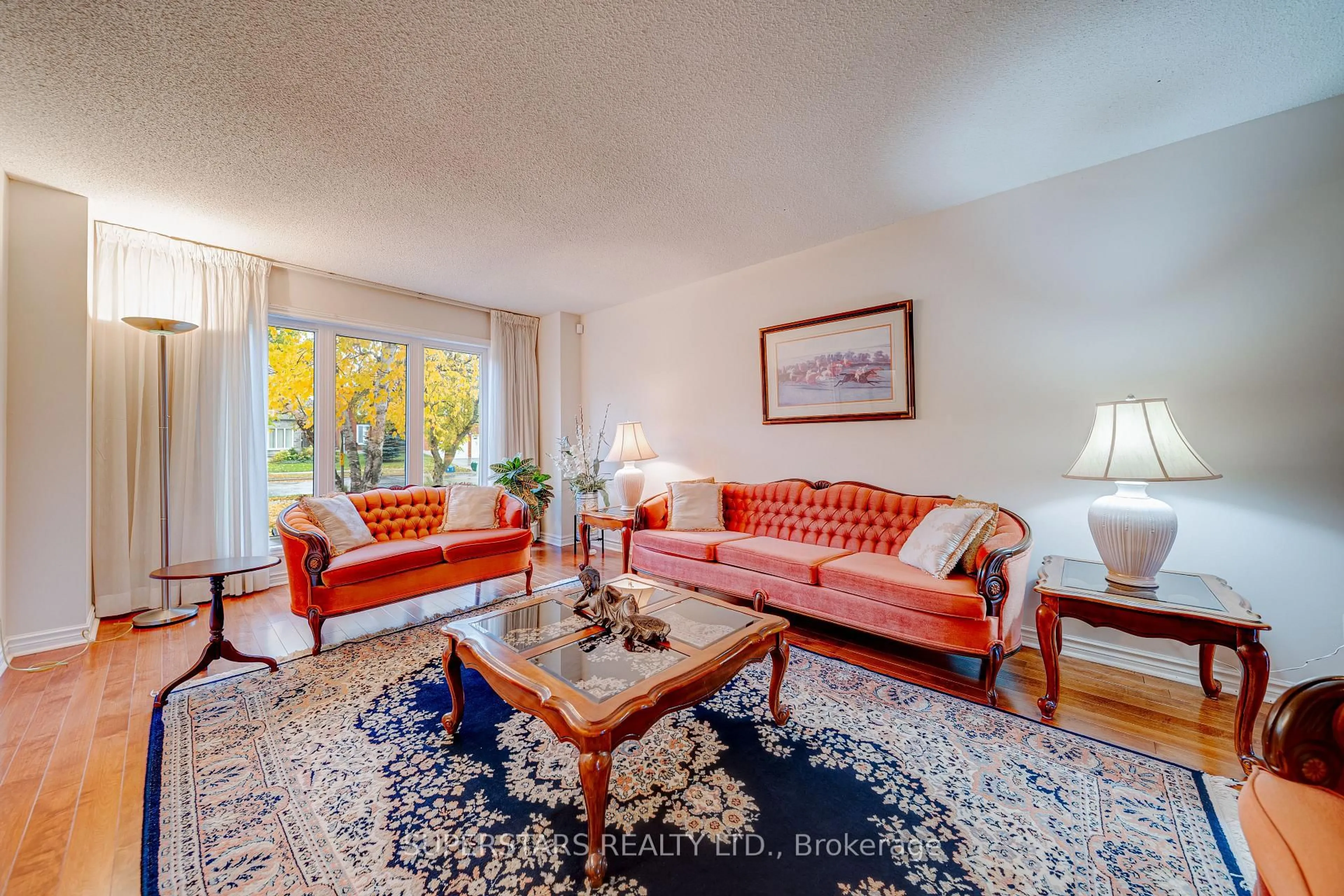 Living room with furniture, unknown for 17 Hillcroft Dr, Markham Ontario L3S 1R7