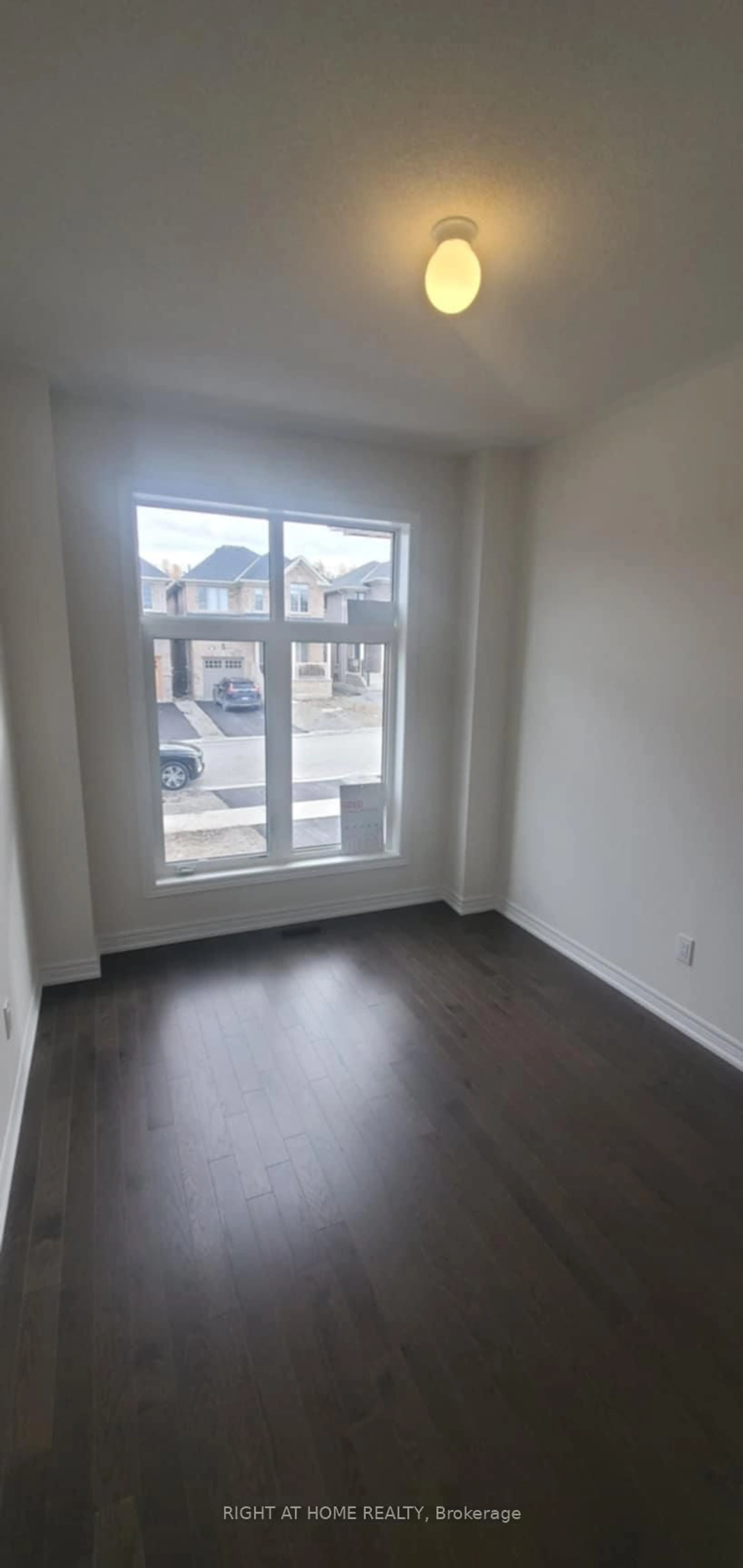 A pic of a room for 1320 Davis Loop, Innisfil Ontario L0L 1W0