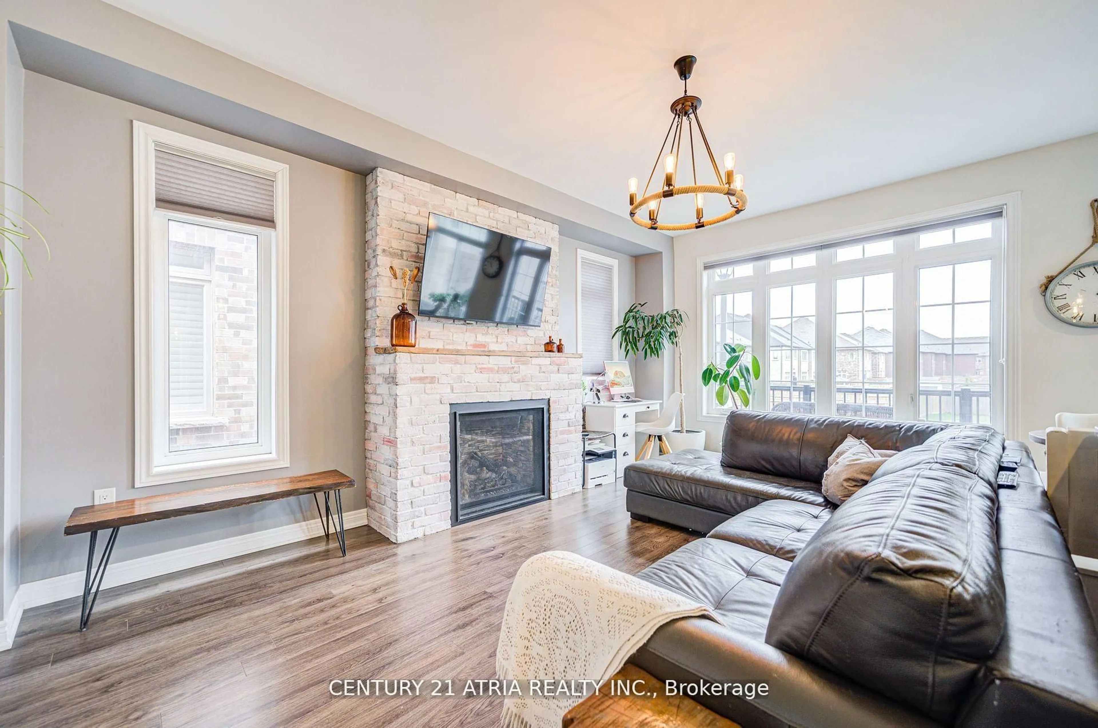 Living room with furniture, unknown for 95 Beechborough Cres, East Gwillimbury Ontario L9N 0N9