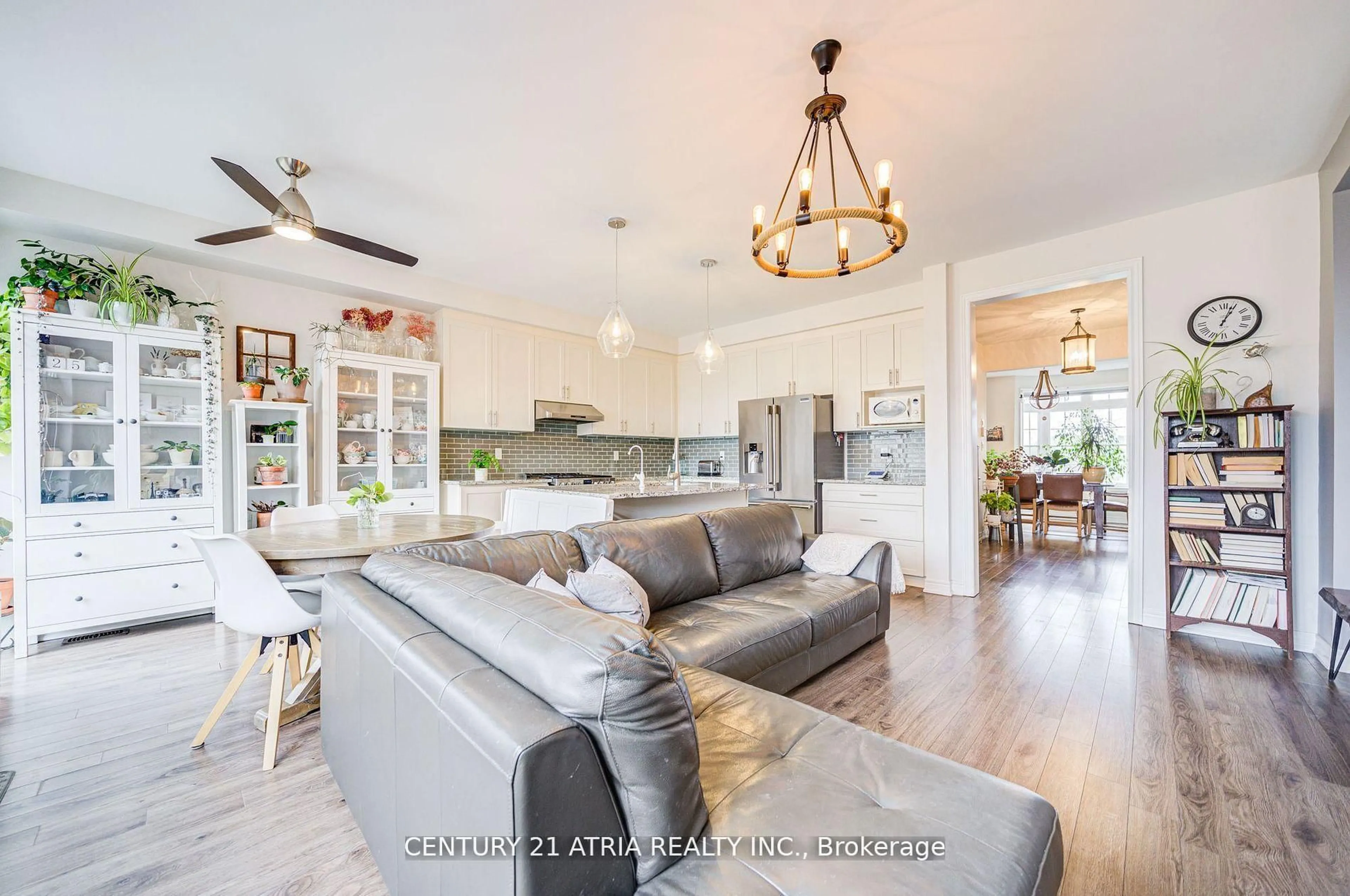 Open concept kitchen, unknown for 95 Beechborough Cres, East Gwillimbury Ontario L9N 0N9