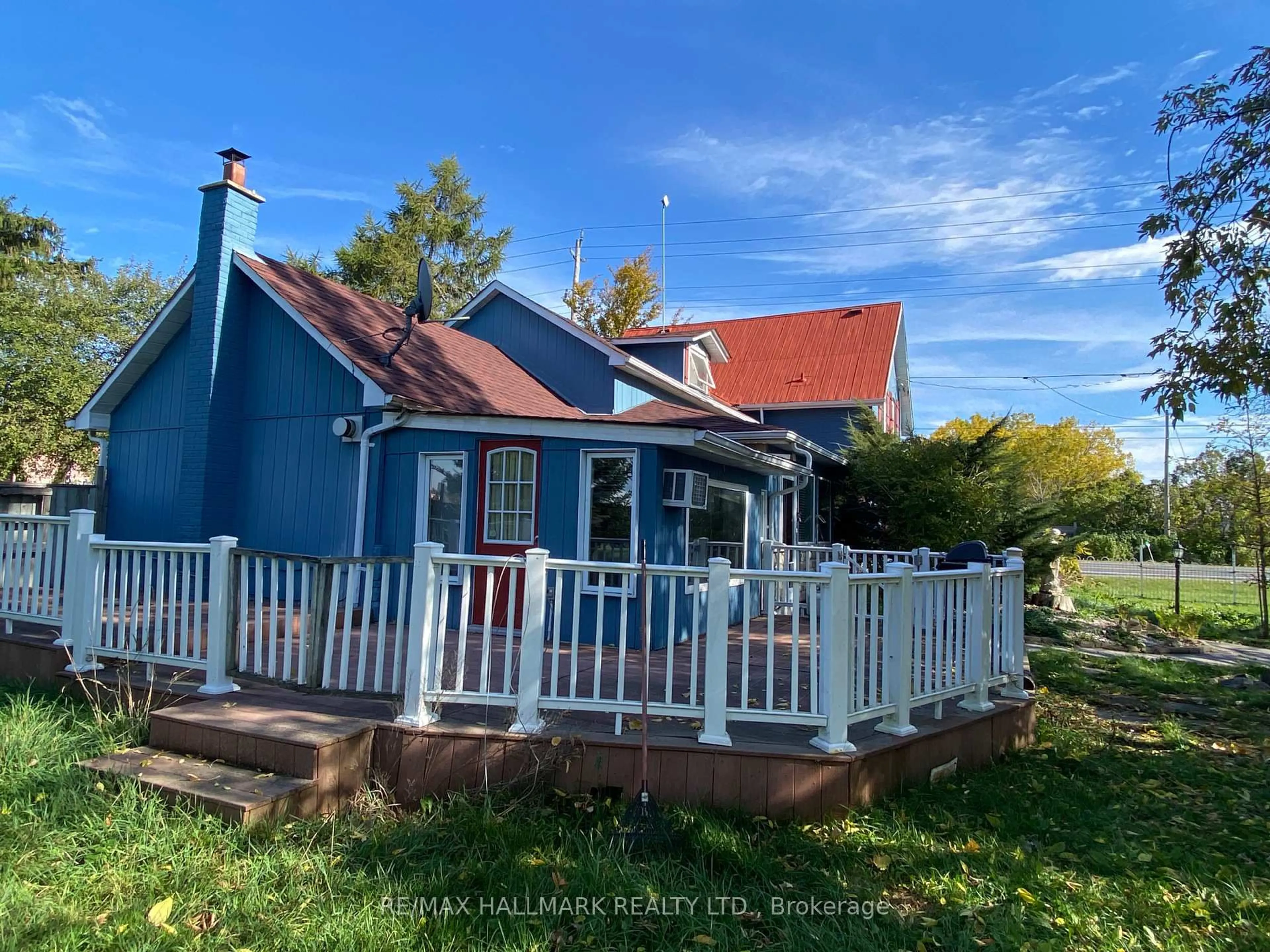 A pic from outside/outdoor area/front of a property/back of a property/a pic from drone, street for 5440 Yonge St, Innisfil Ontario L0L 1R0
