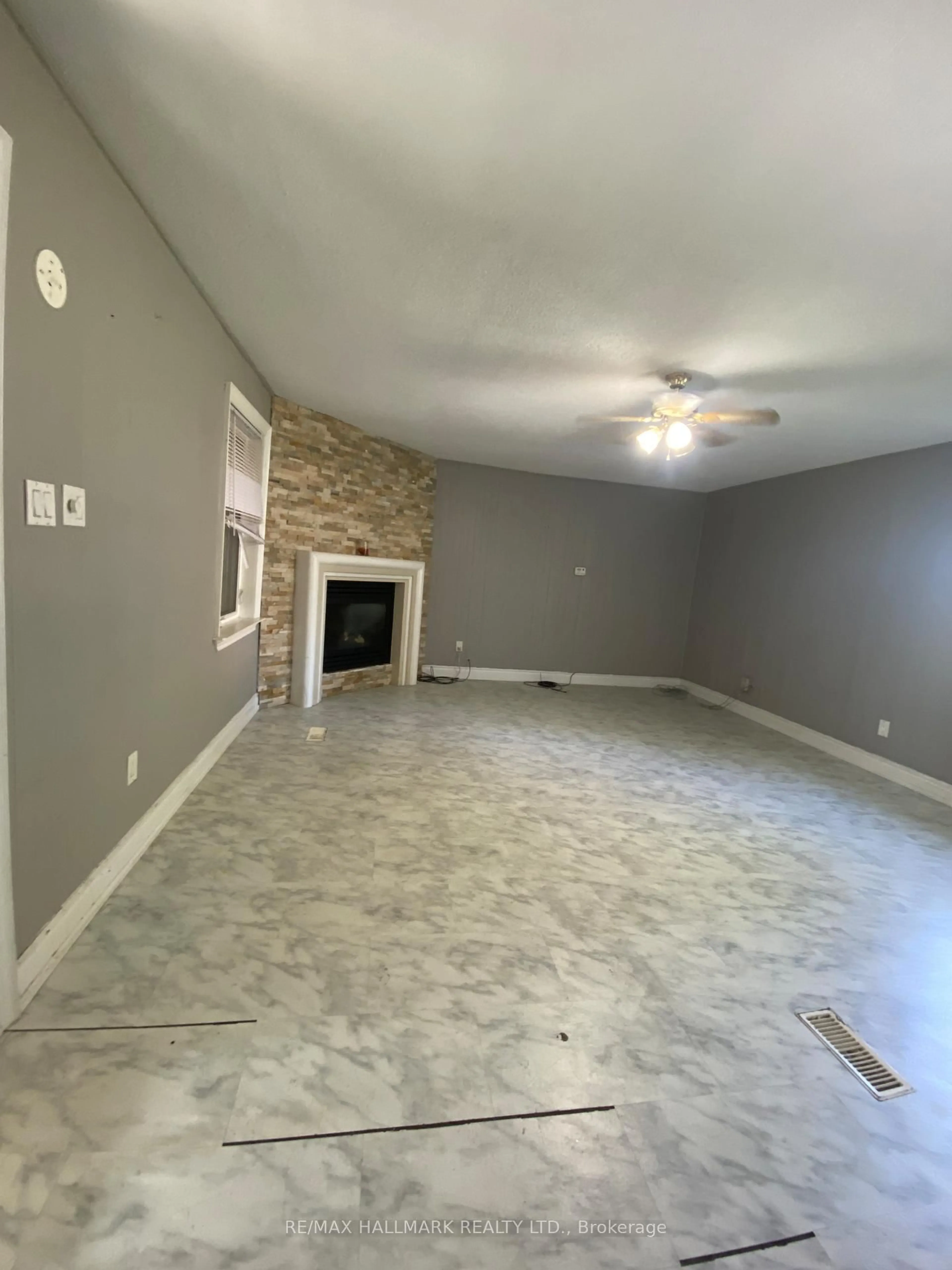 A pic of a room for 5440 Yonge St, Innisfil Ontario L0L 1R0