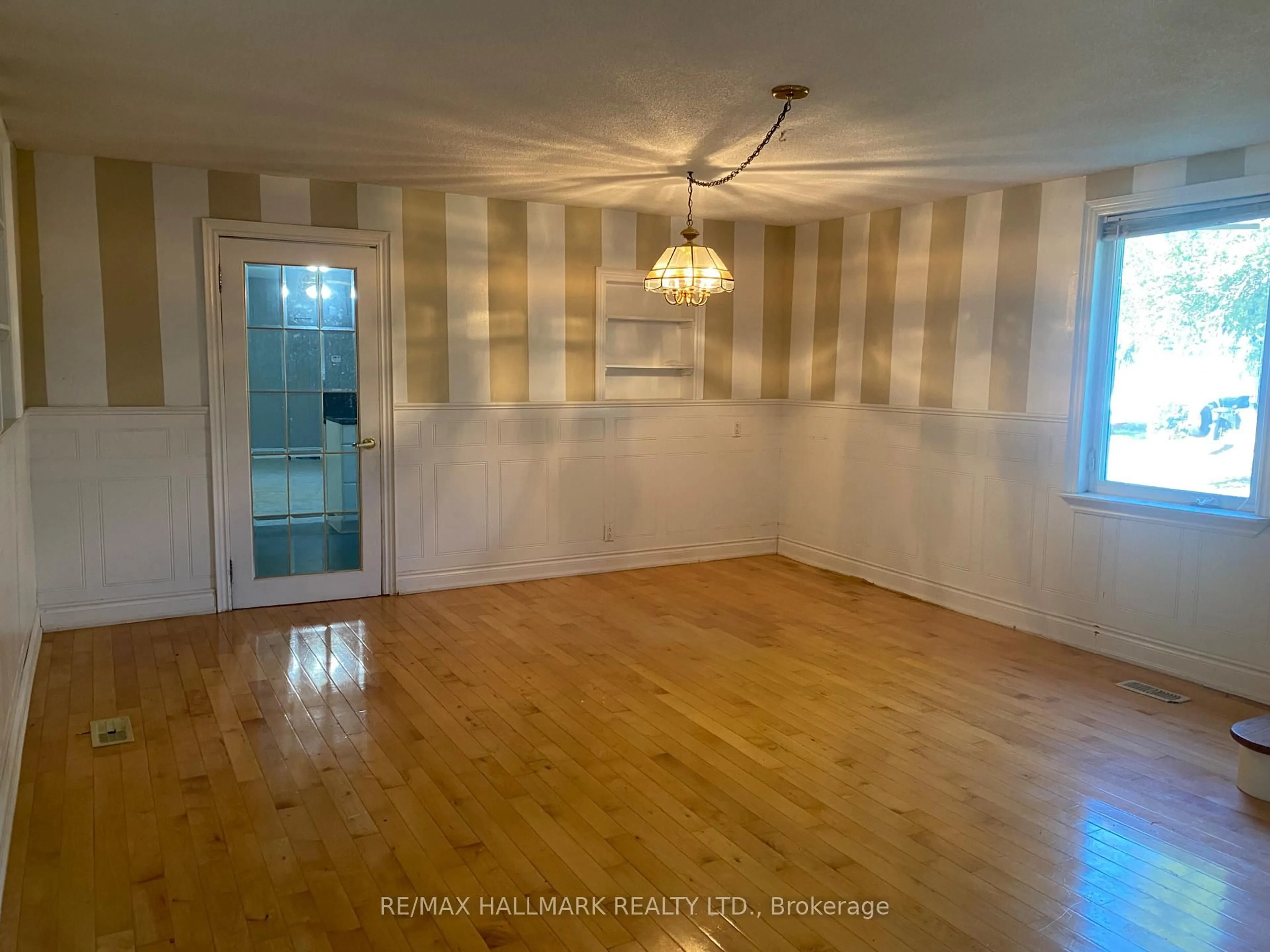 A pic of a room for 5440 Yonge St, Innisfil Ontario L0L 1R0