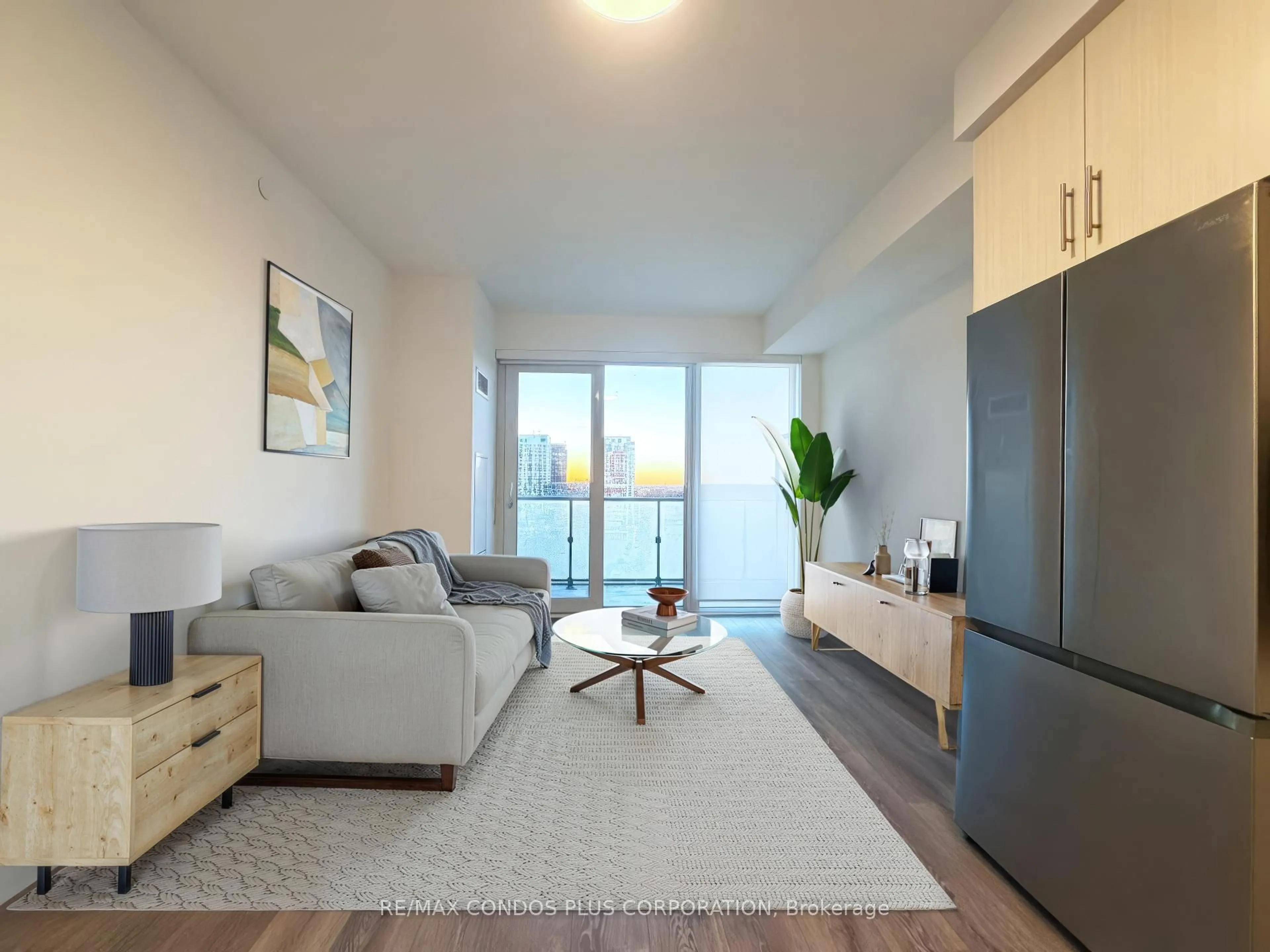 Living room with furniture, unknown for 95 Oneida Cres #712, Richmond Hill Ontario L4B 0H5