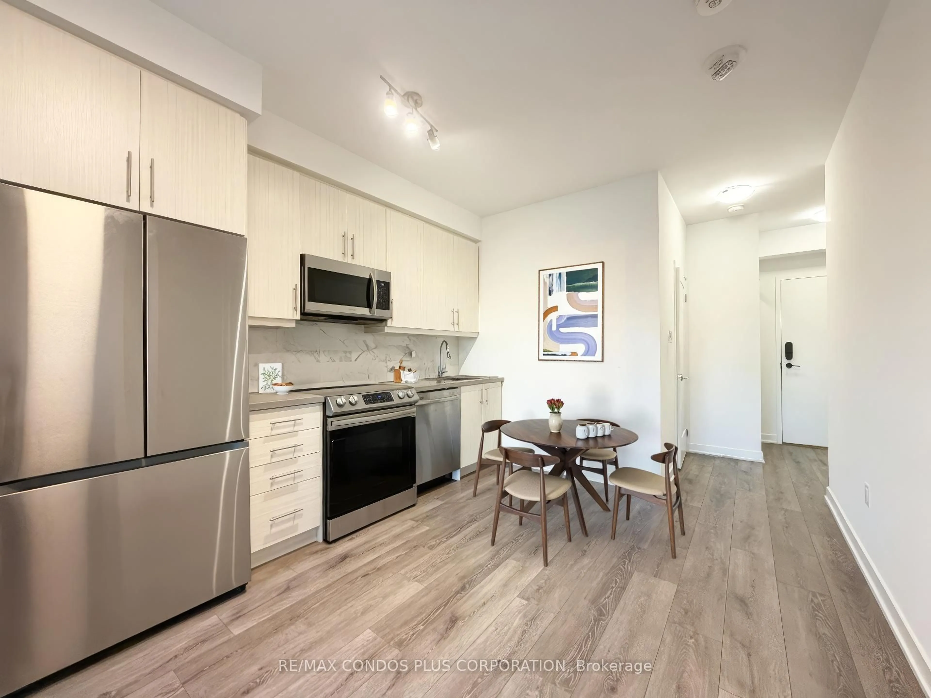 Open concept kitchen, unknown for 95 Oneida Cres #712, Richmond Hill Ontario L4B 0H5