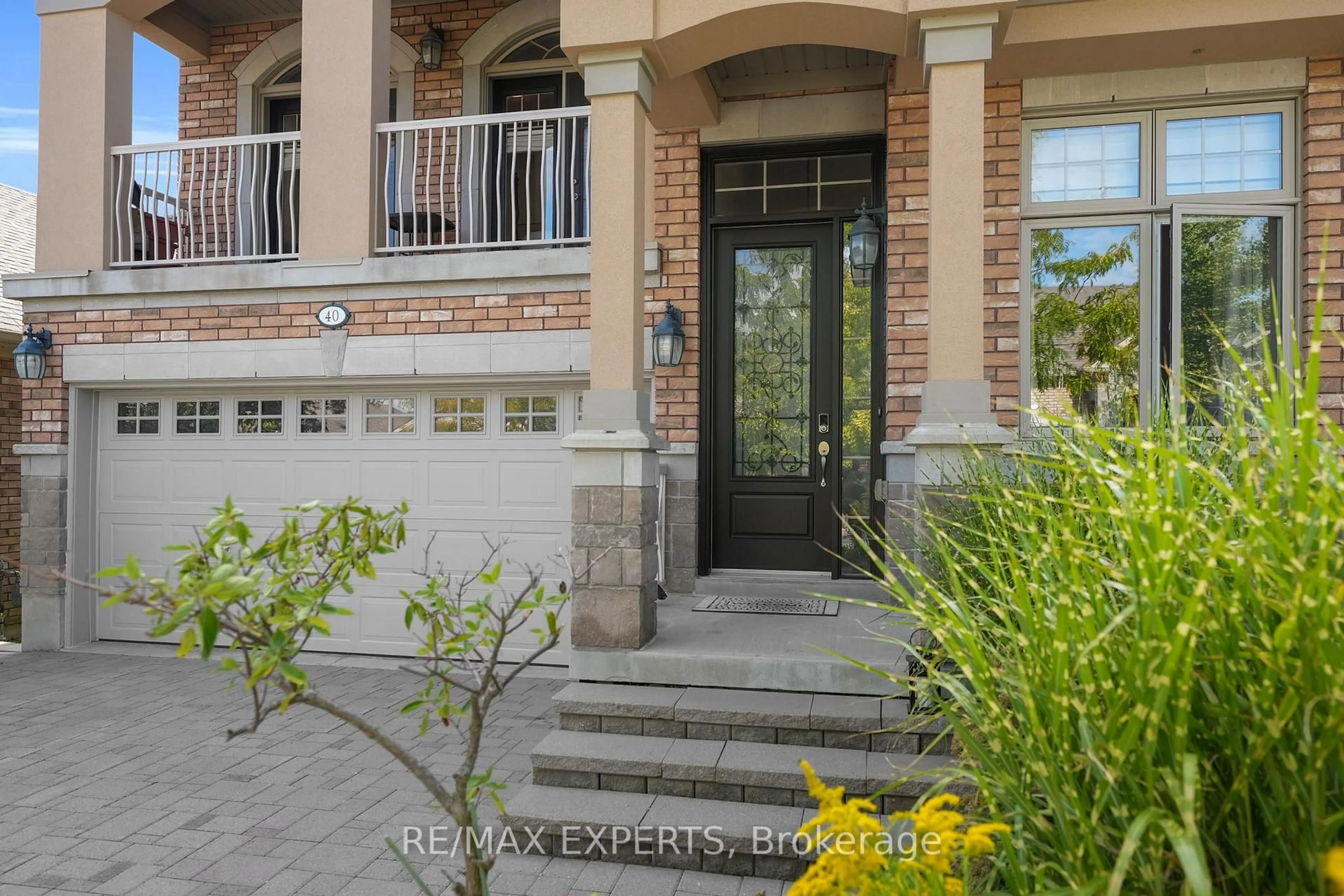 Indoor entryway for 40 Hillcrest Dr, New Tecumseth Ontario L9R 0N4