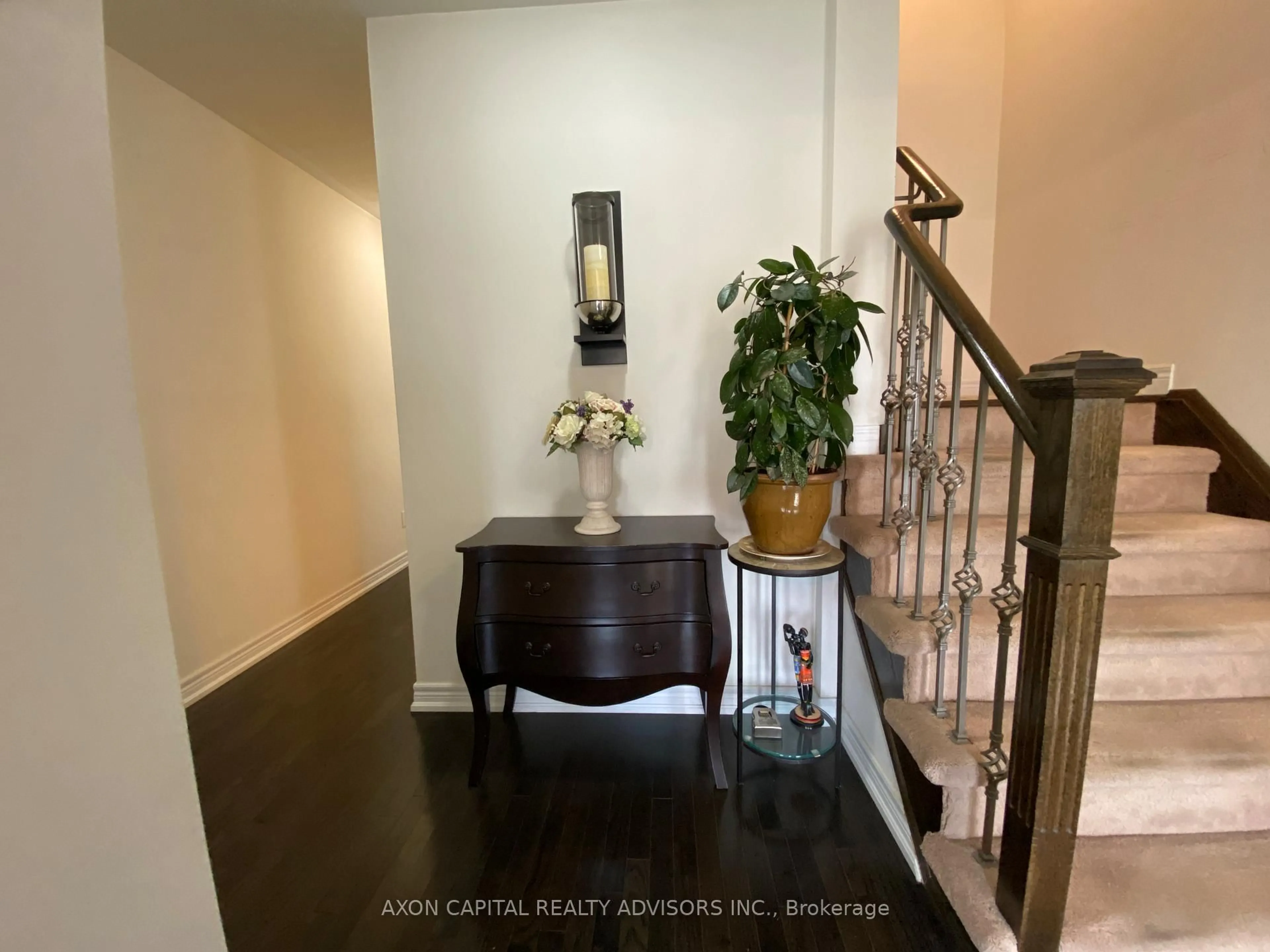 Indoor entryway for 9934 McCowan Rd, Markham Ontario L6C 0M7