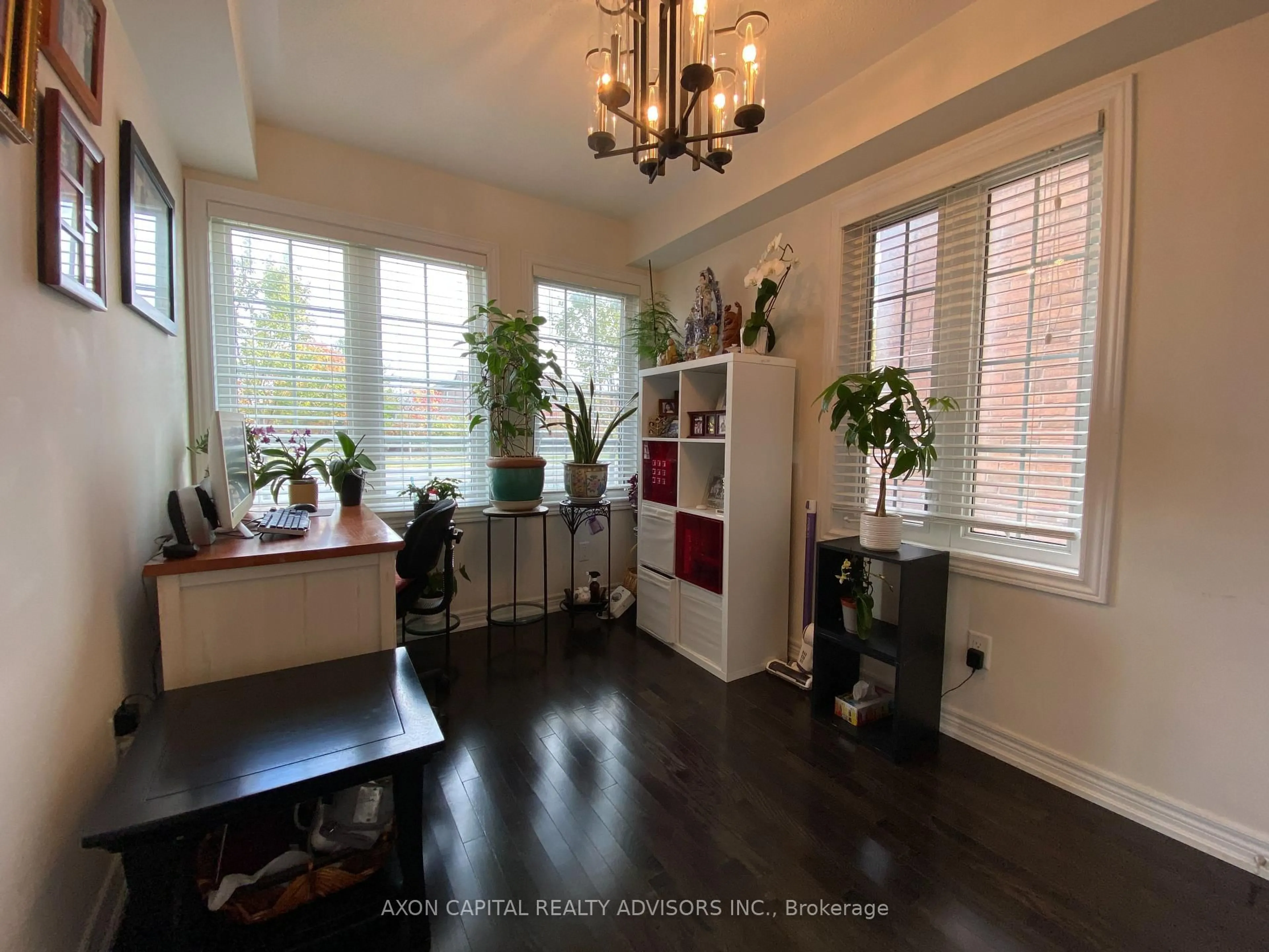 Indoor entryway for 9934 McCowan Rd, Markham Ontario L6C 0M7