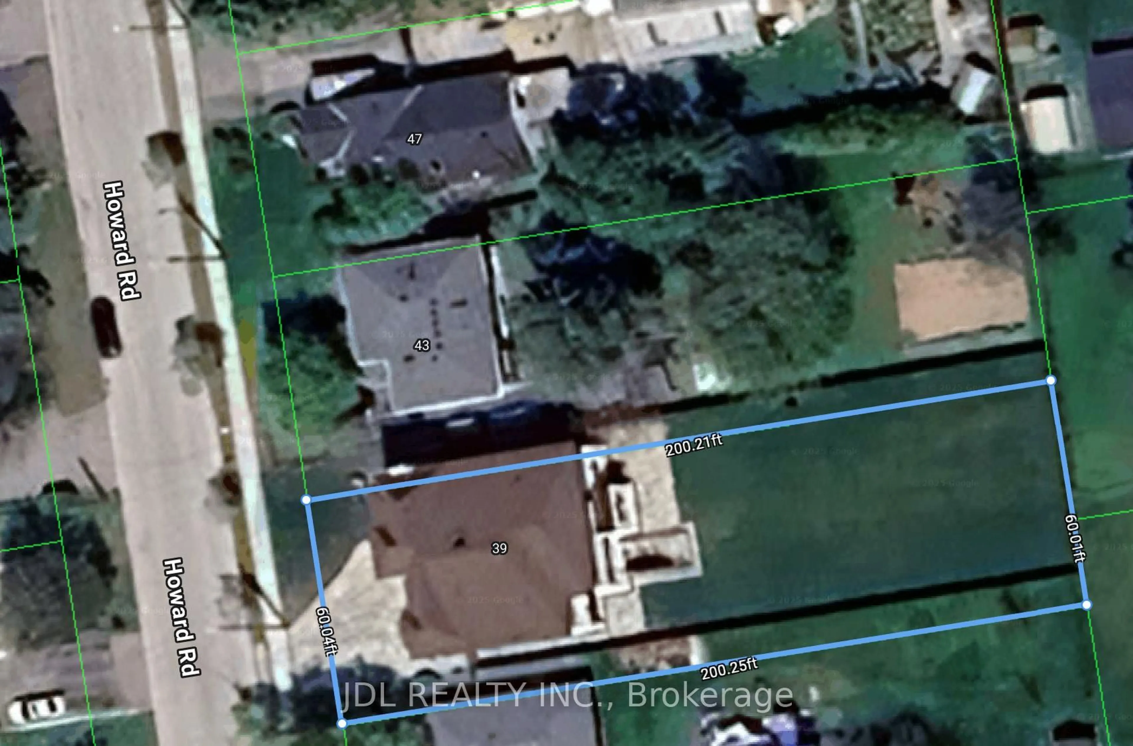 A pic from outside/outdoor area/front of a property/back of a property/a pic from drone, street for 39 Howard Rd, Newmarket Ontario L3Y 3G6