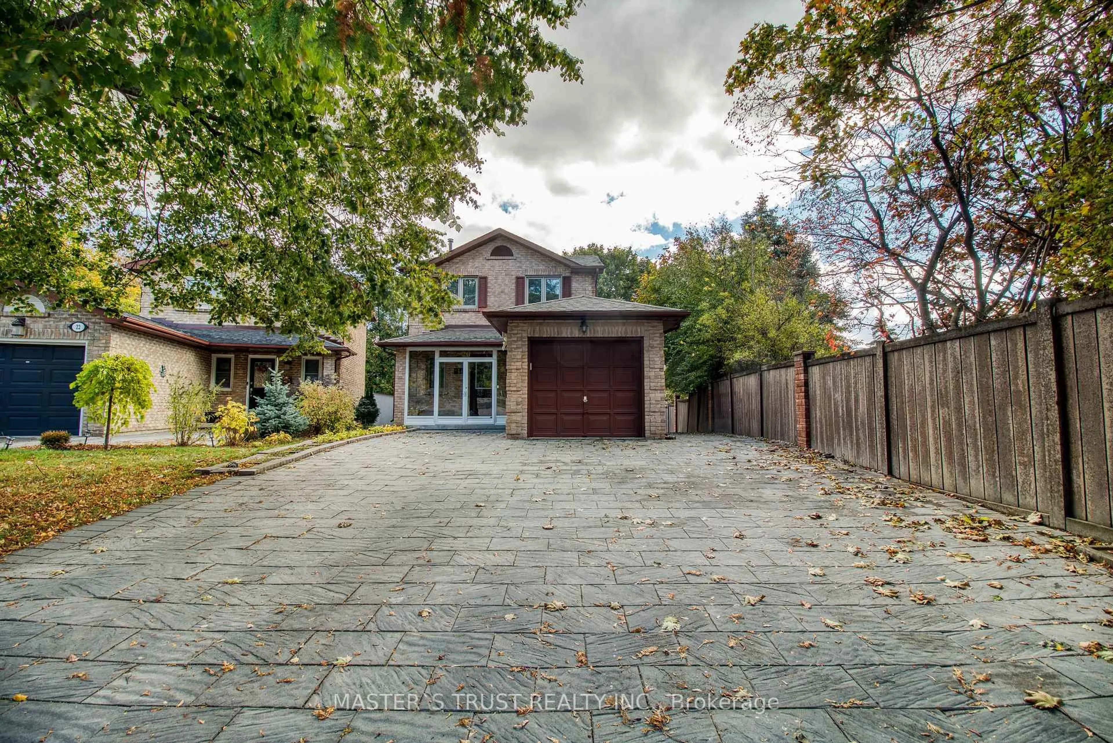Home with brick exterior material, street for 20 Valhalla Crt, Aurora Ontario L4G 5W3