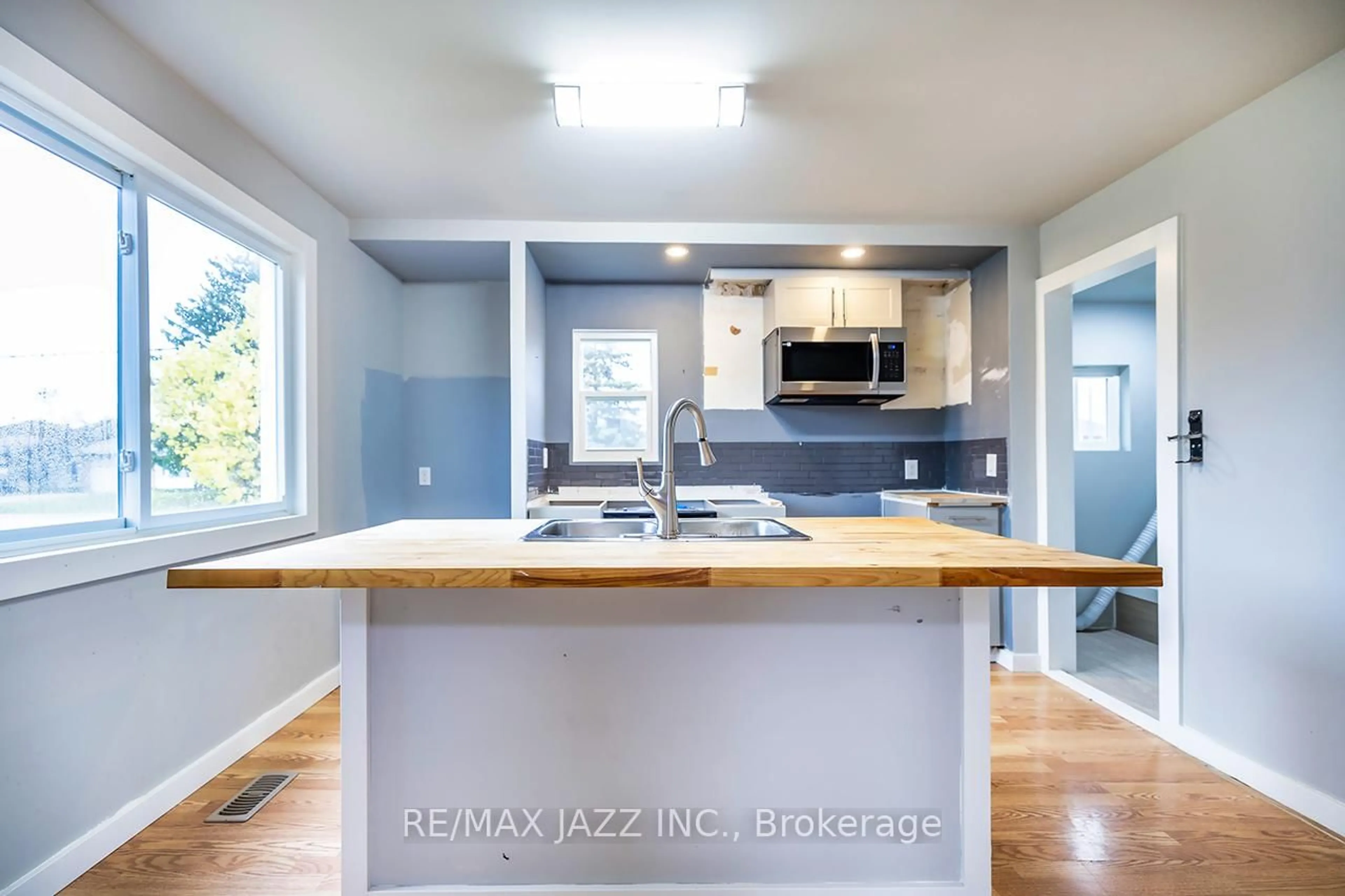 Open concept kitchen, unknown for 355 Lakeland Cres, Brock Ontario L0K 1A0