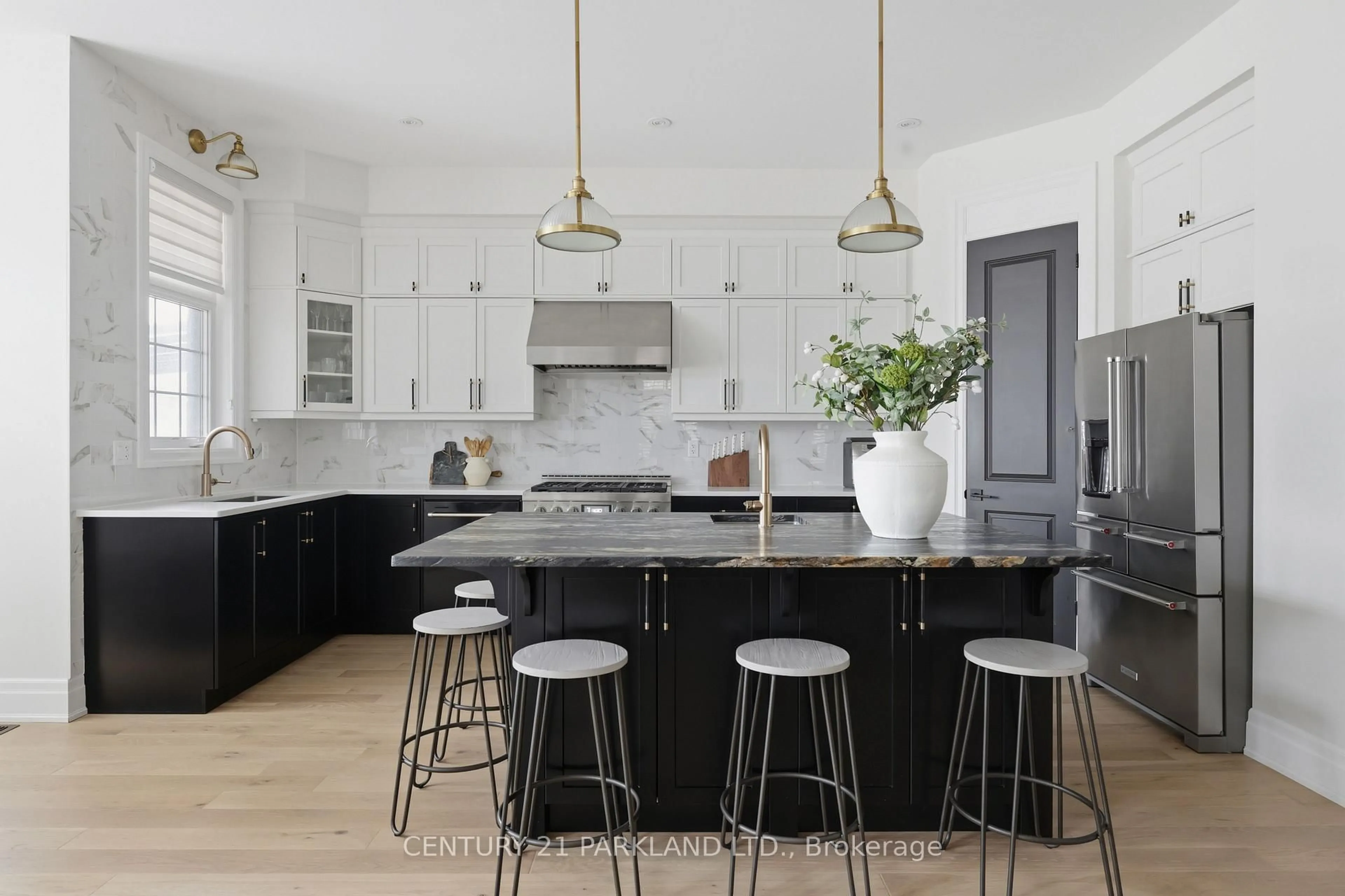 Contemporary kitchen, unknown for 34 Chorus Cres, Vaughan Ontario L4H 4W3