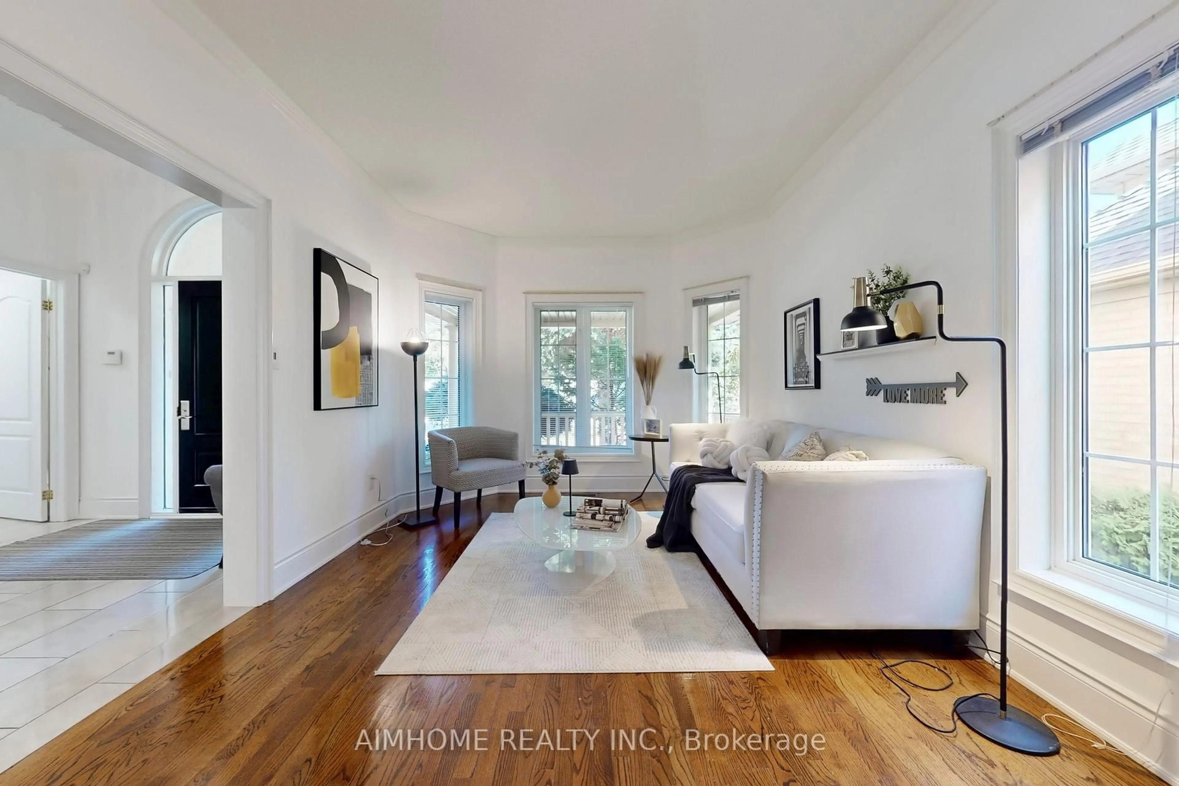 Living room with furniture, unknown for 812 Foxcroft Blvd, Newmarket Ontario L3X 1M8