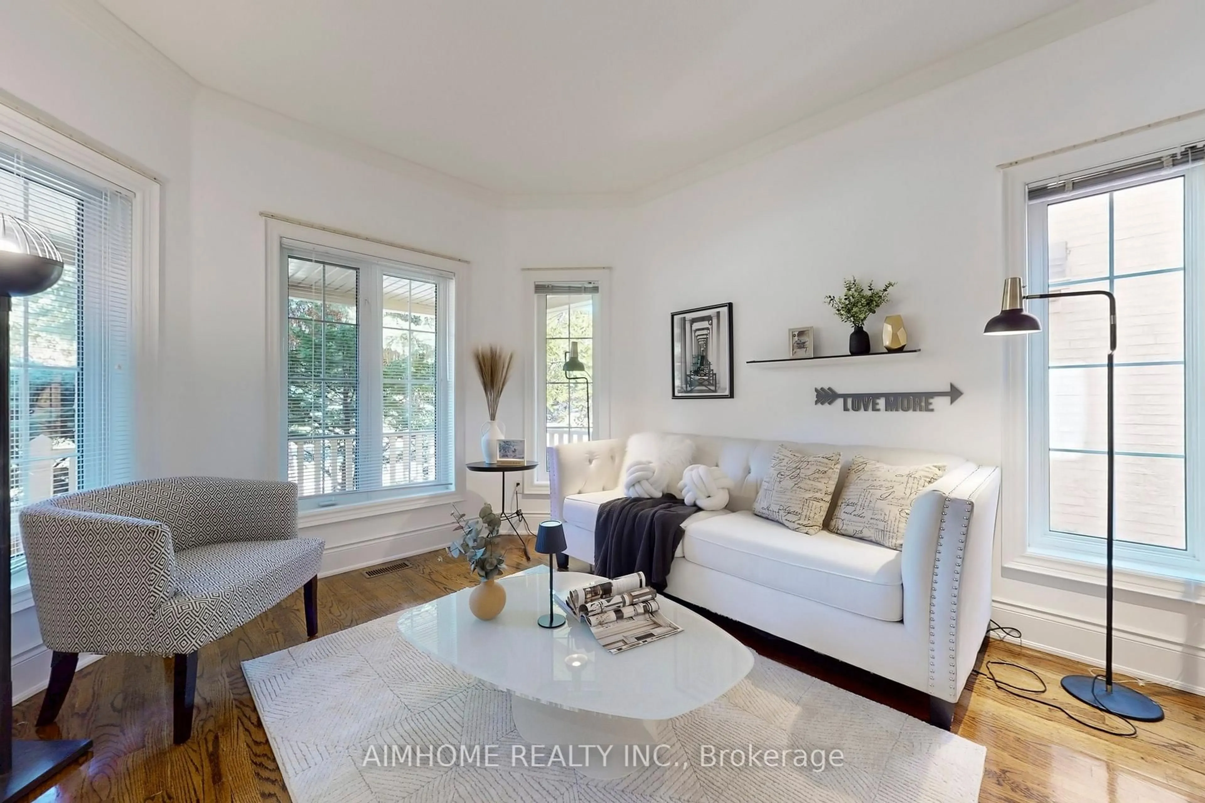 Living room with furniture, unknown for 812 Foxcroft Blvd, Newmarket Ontario L3X 1M8