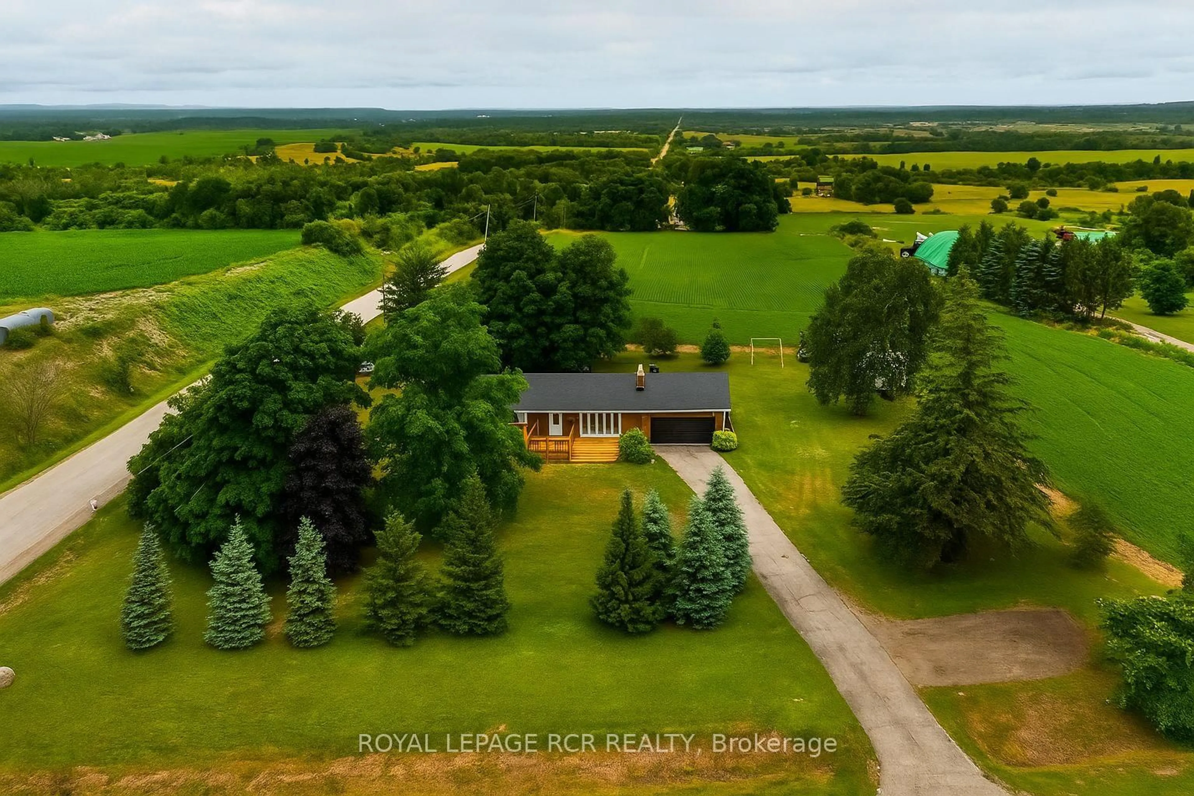 A pic from outside/outdoor area/front of a property/back of a property/a pic from drone, unknown for 8400 ON-89 Highway, Adjala-Tosorontio Ontario L9R 1V1