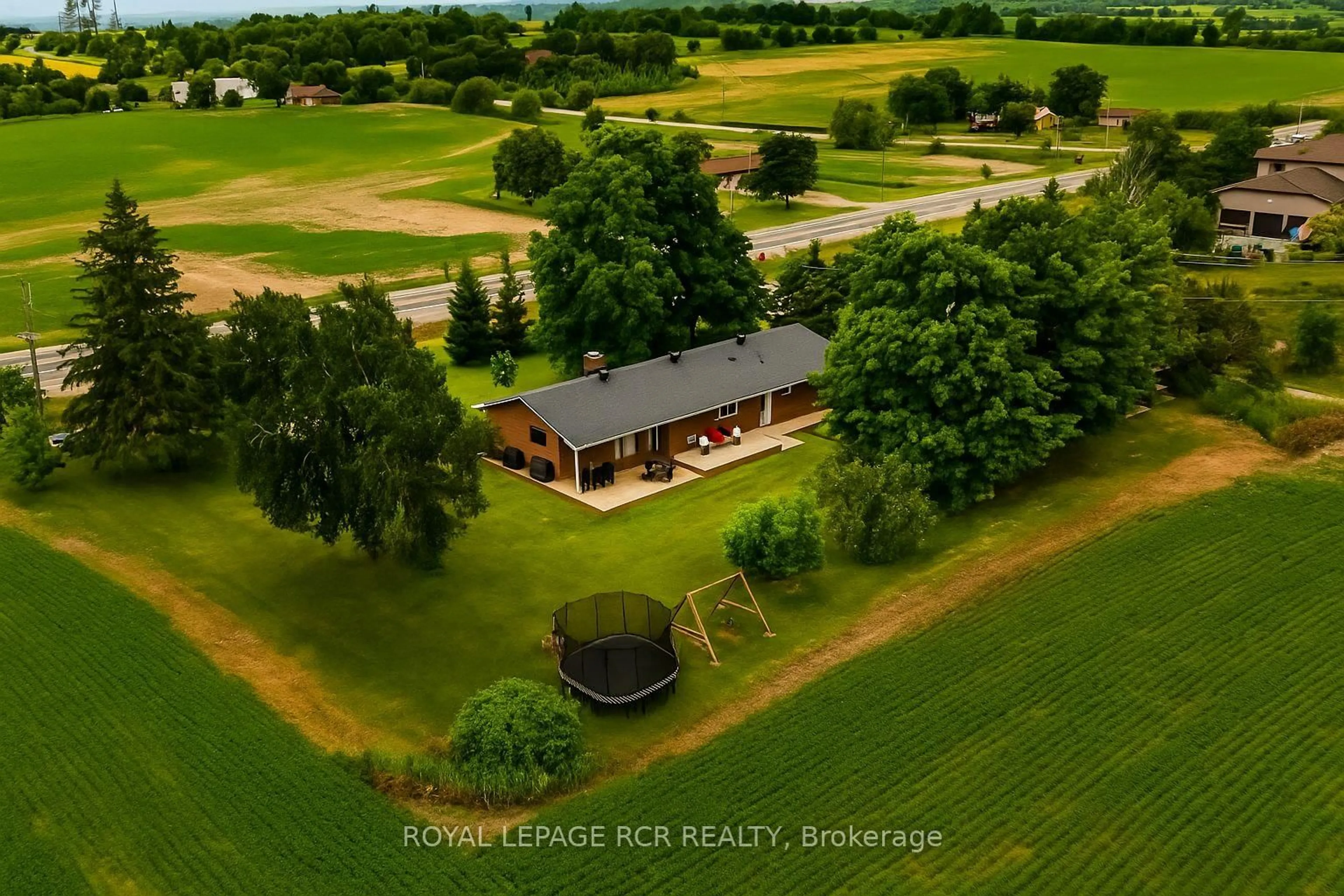 A pic from outside/outdoor area/front of a property/back of a property/a pic from drone, unknown for 8400 ON-89 Highway, Adjala-Tosorontio Ontario L9R 1V1