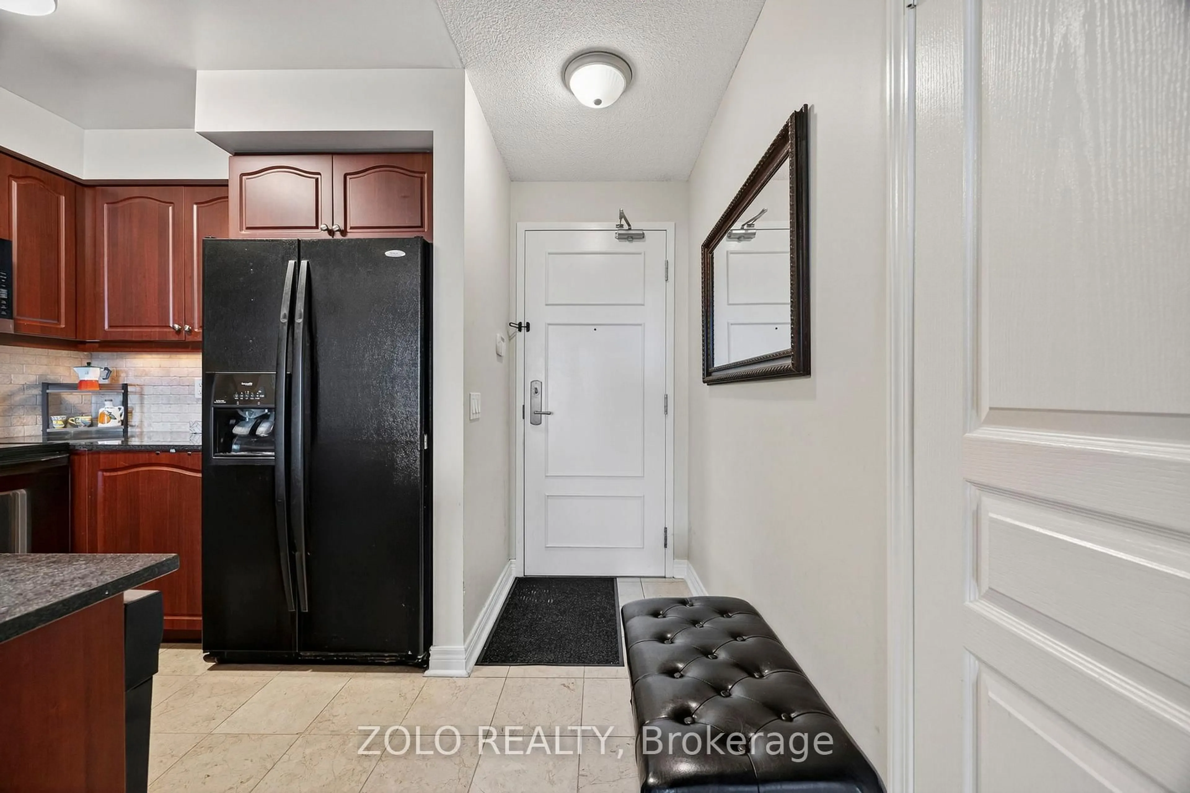 Indoor entryway for 350 Red Maple Rd #1212, Richmond Hill Ontario L4C 0T5