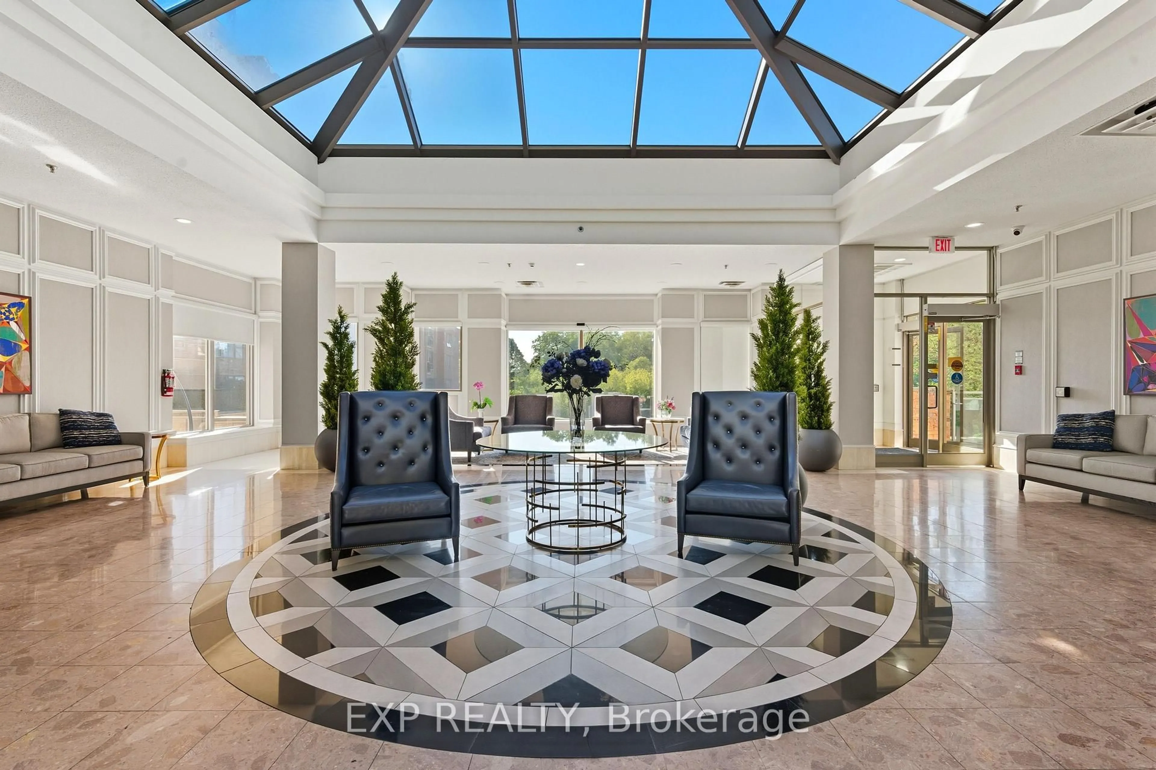 Lobby for 14924 Yonge St #111, Aurora Ontario L4G 6H7