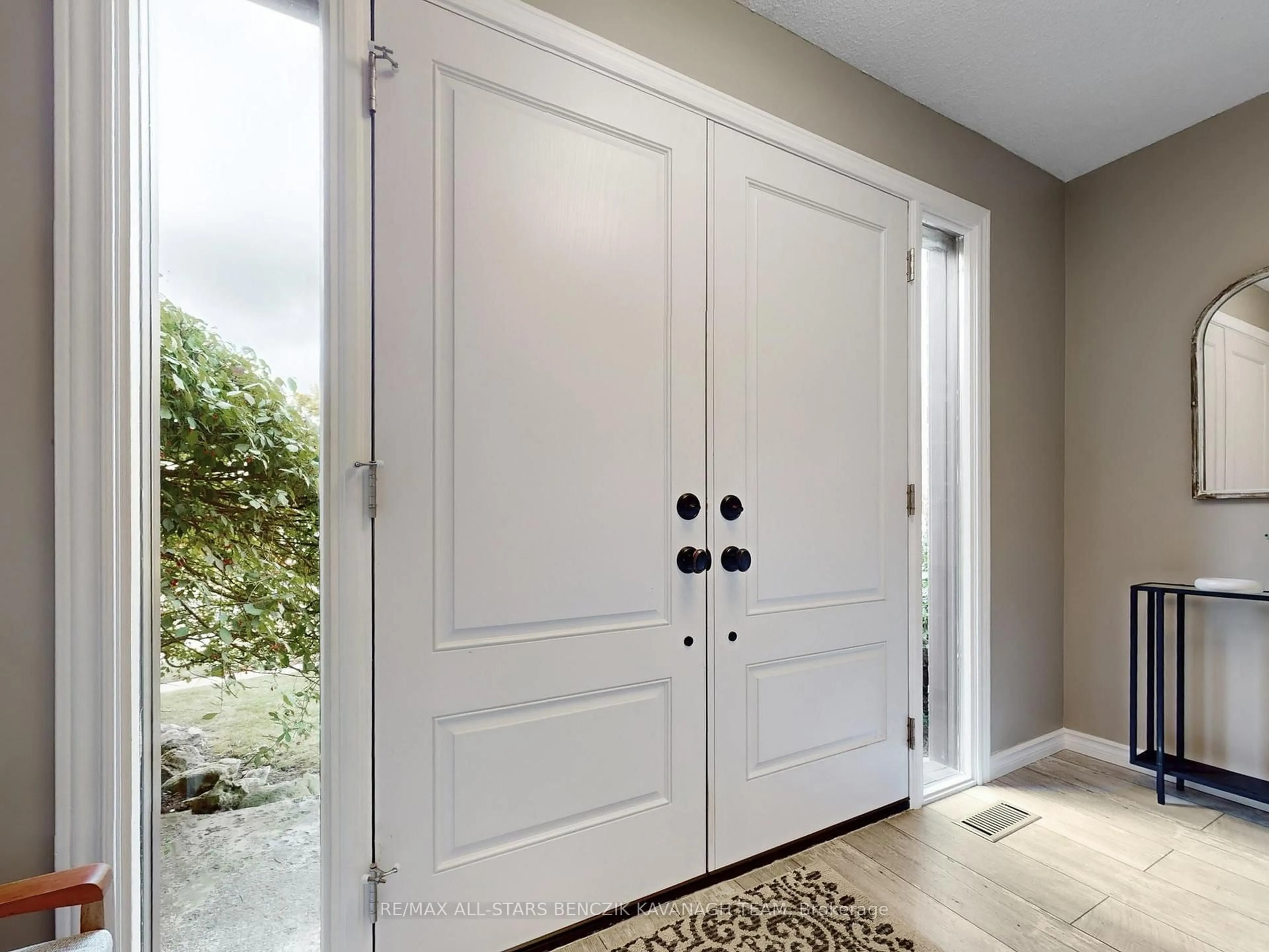 Indoor entryway for 27 Grove Rd, Markham Ontario L3P 4M2