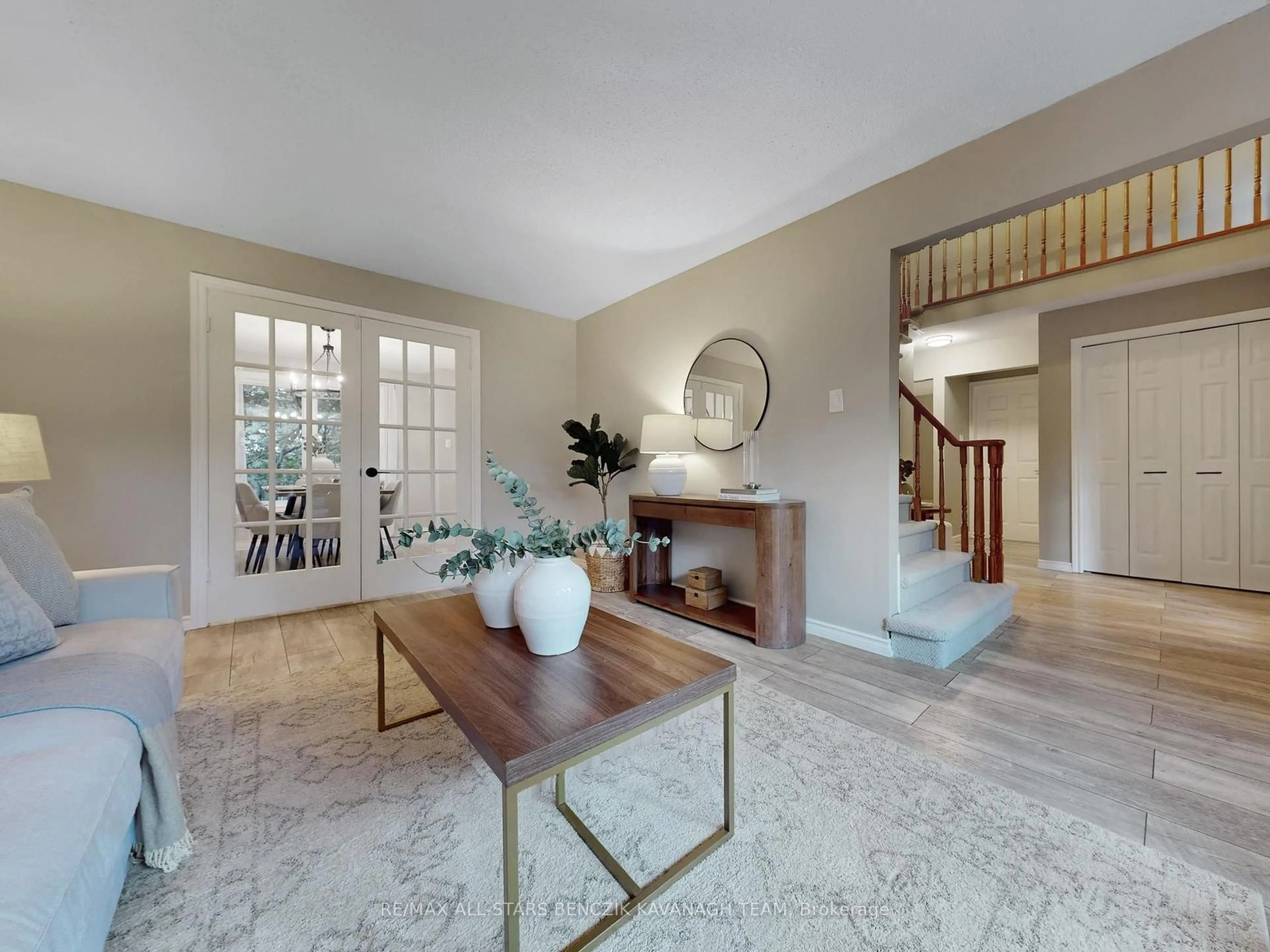 Indoor entryway for 27 Grove Rd, Markham Ontario L3P 4M2