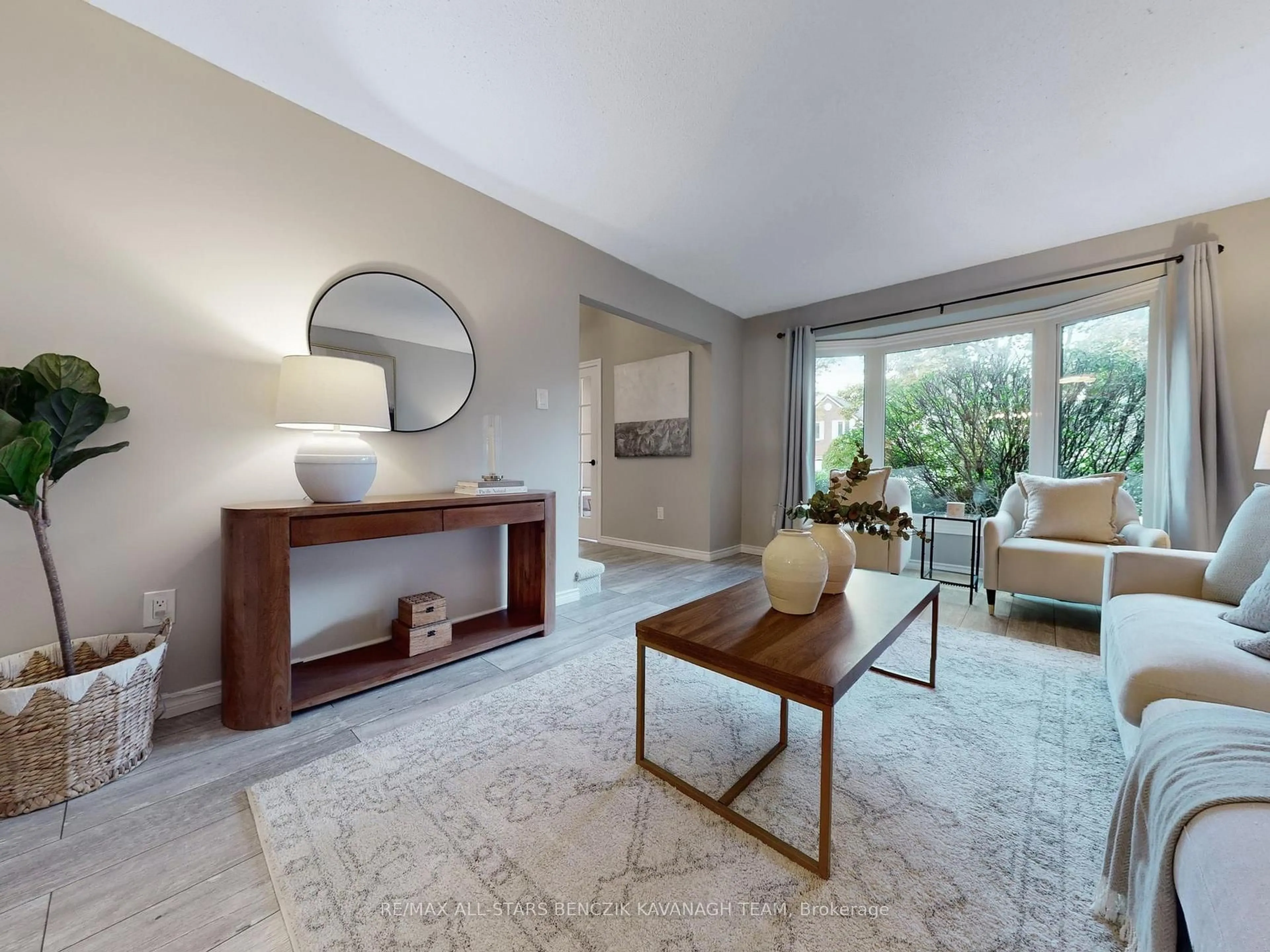 Living room with furniture, unknown for 27 Grove Rd, Markham Ontario L3P 4M2