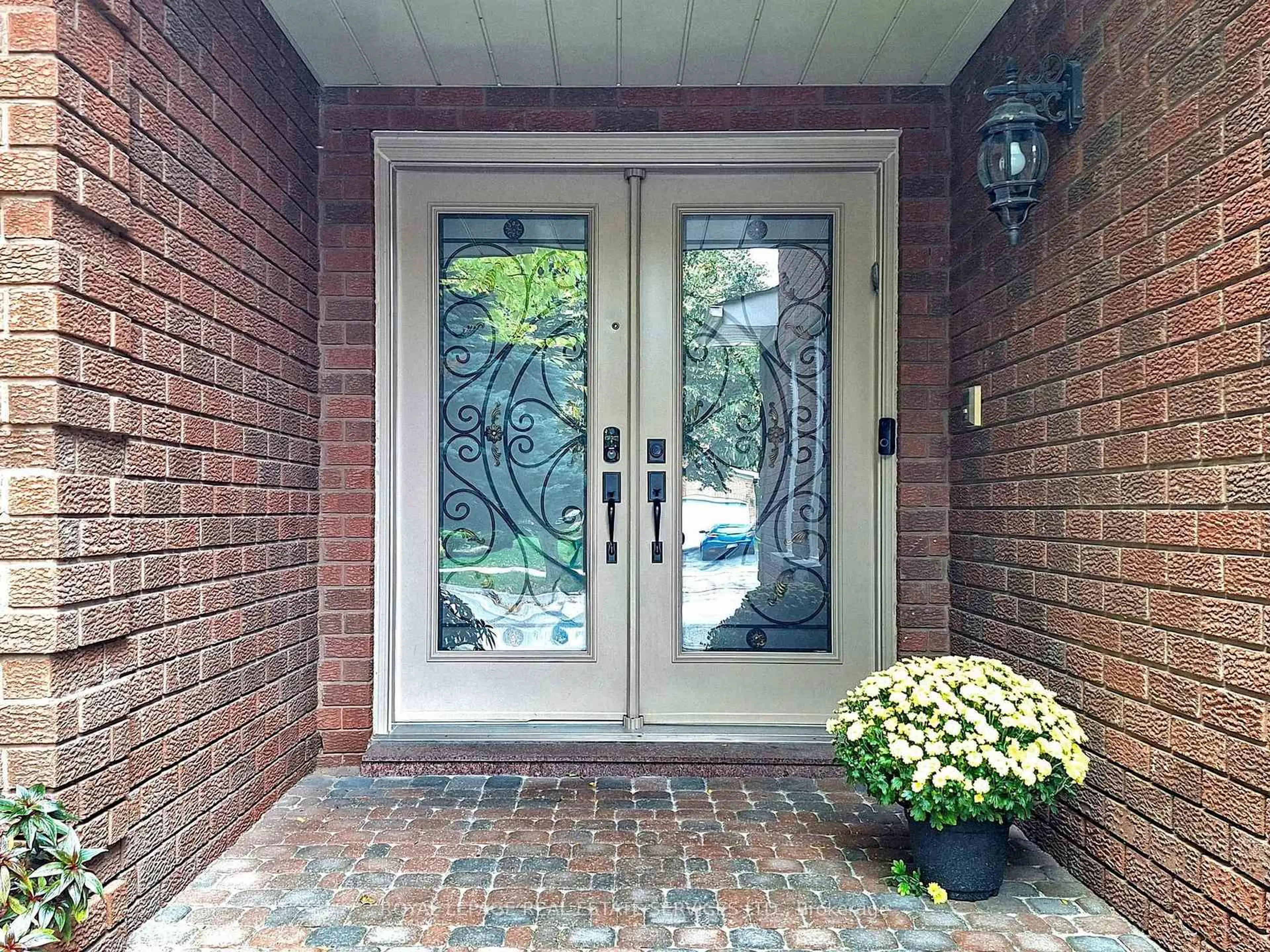 Indoor entryway for 258 Westmount Blvd, Vaughan Ontario L4J 7V9