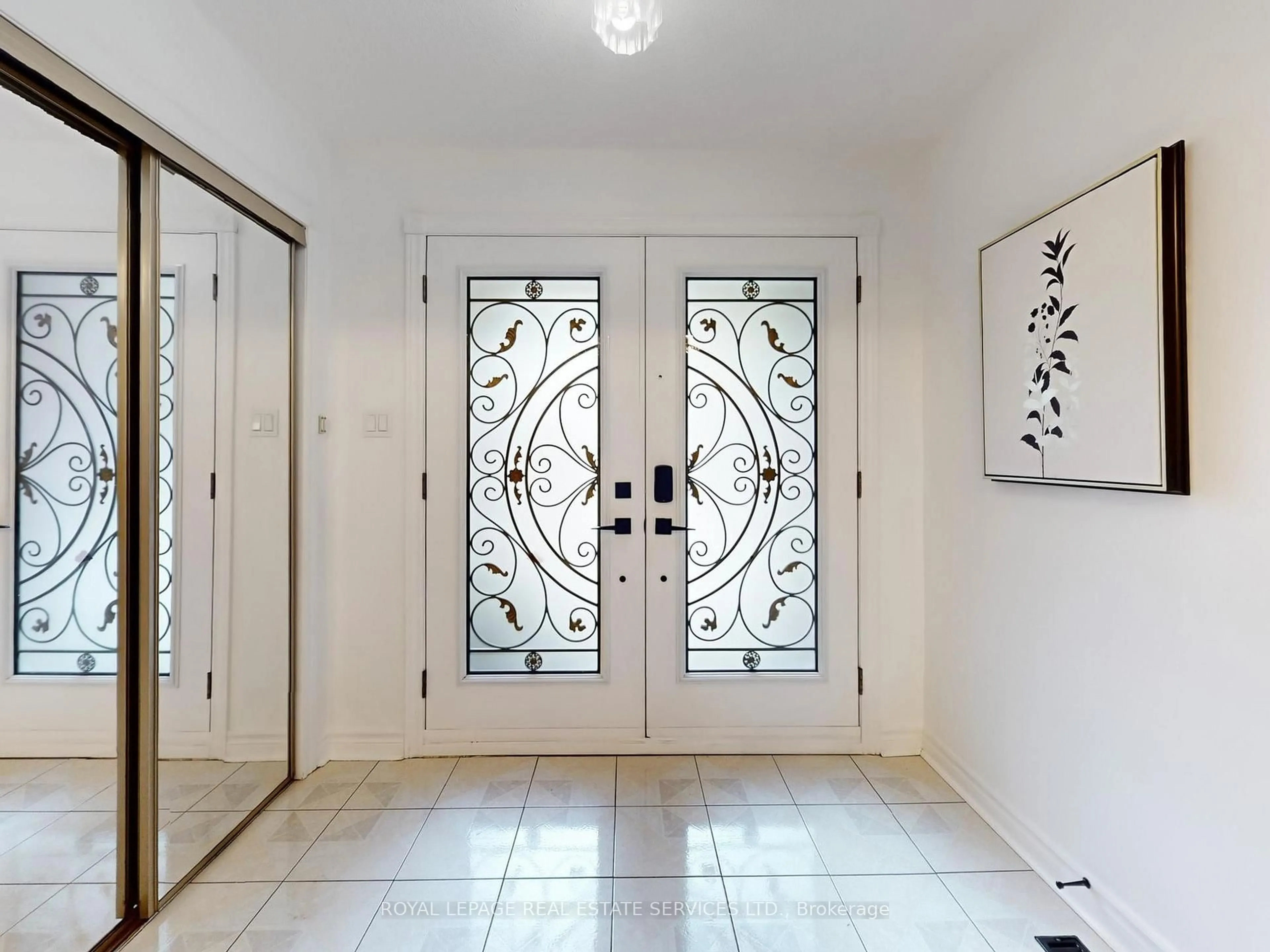 Indoor entryway for 258 Westmount Blvd, Vaughan Ontario L4J 7V9