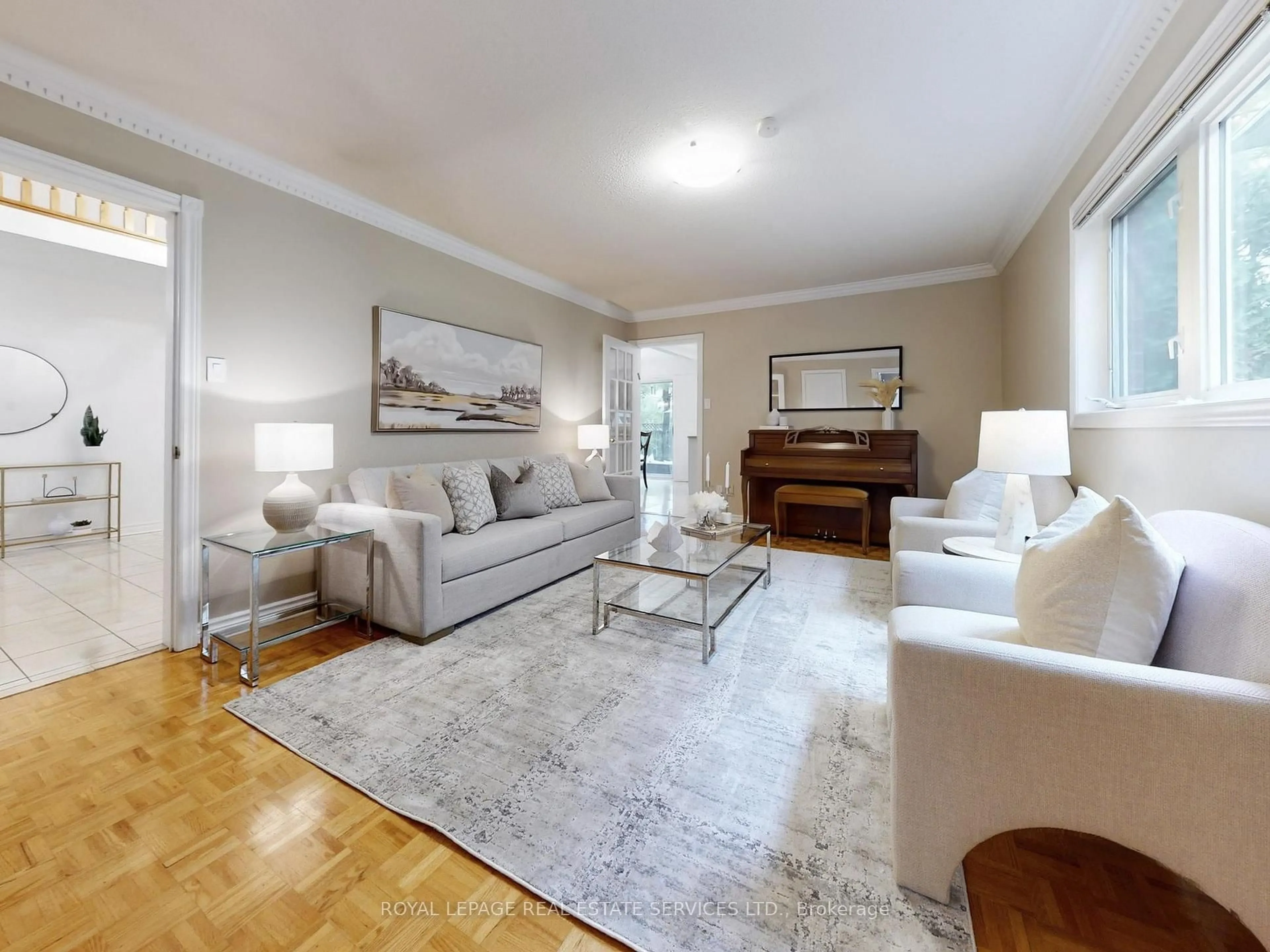 Living room with furniture, unknown for 258 Westmount Blvd, Vaughan Ontario L4J 7V9