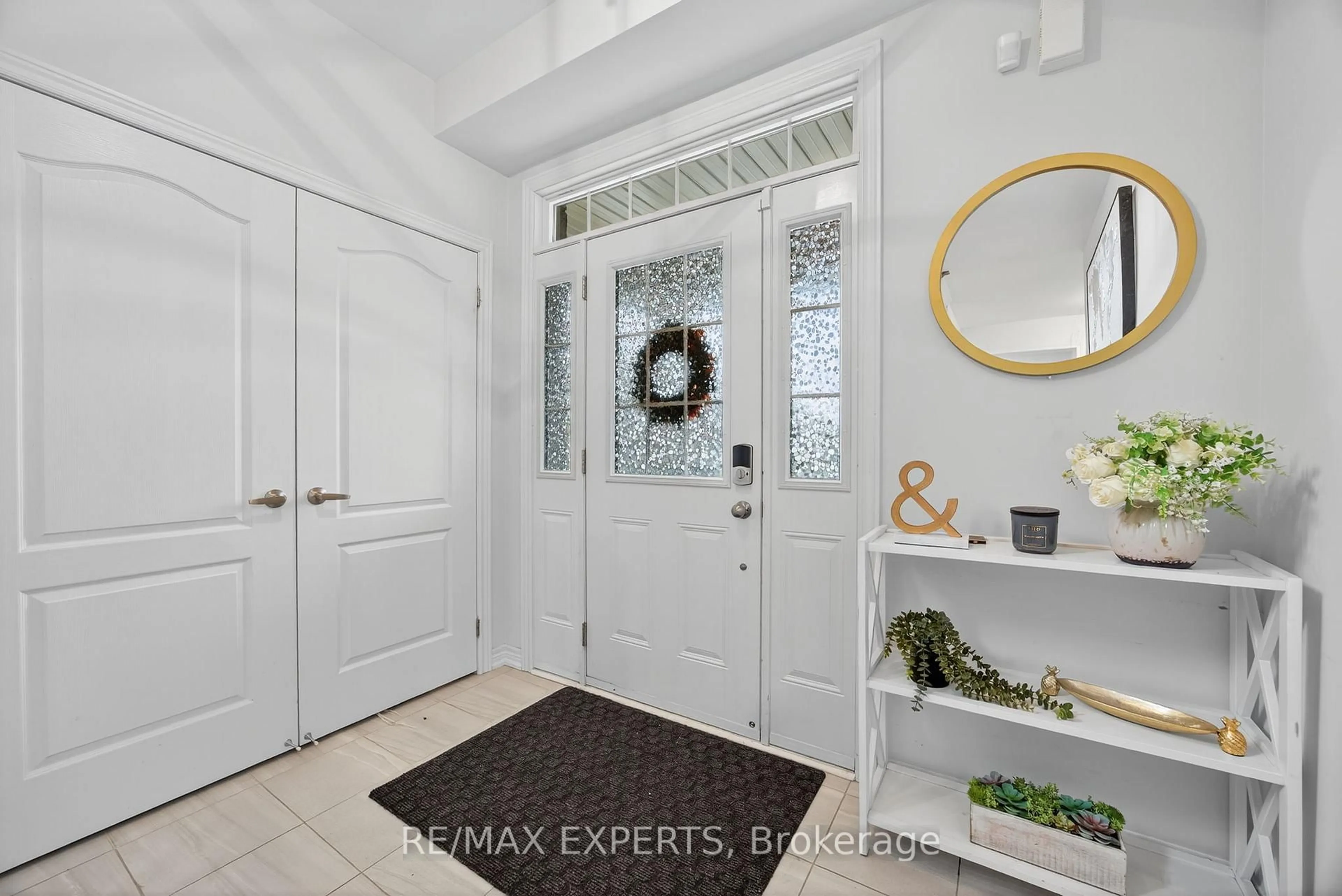 Indoor entryway for 66 Robb Thompson Rd, East Gwillimbury Ontario L0G 1M0