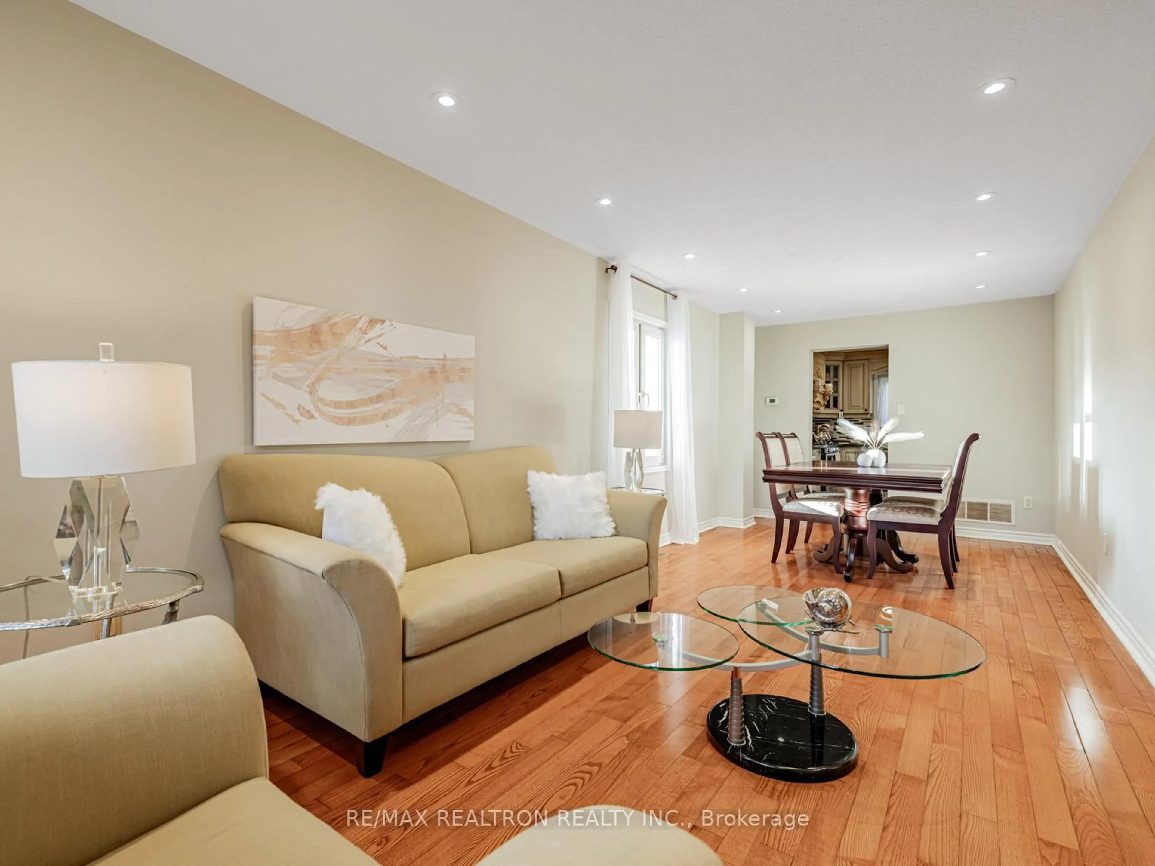 Living room with furniture, wood/laminate floor for 24 Justus Dr, Richmond Hill Ontario L4C 9Z8