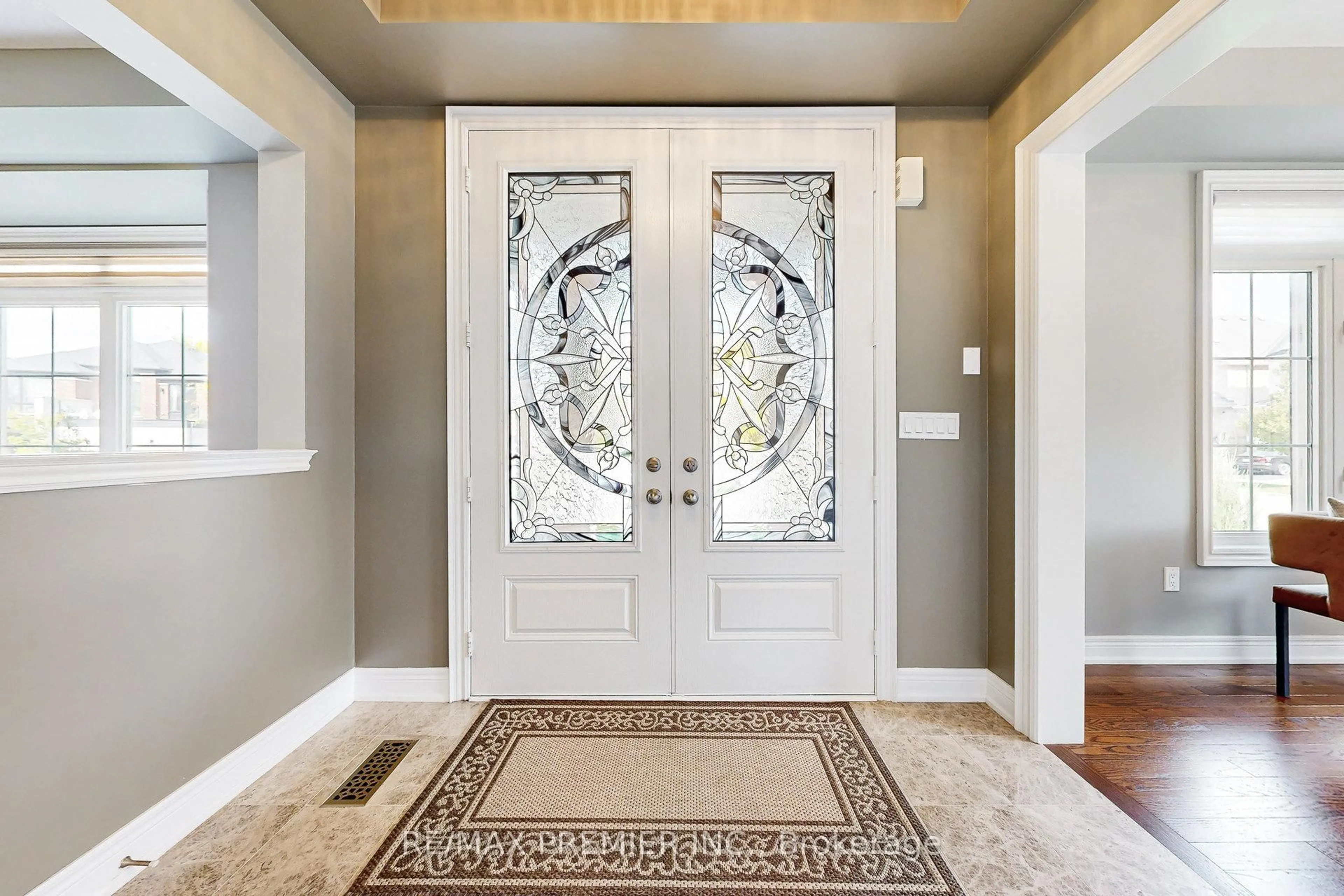 Indoor entryway for 28 Rivoli Dr, Vaughan Ontario L4H 3X2